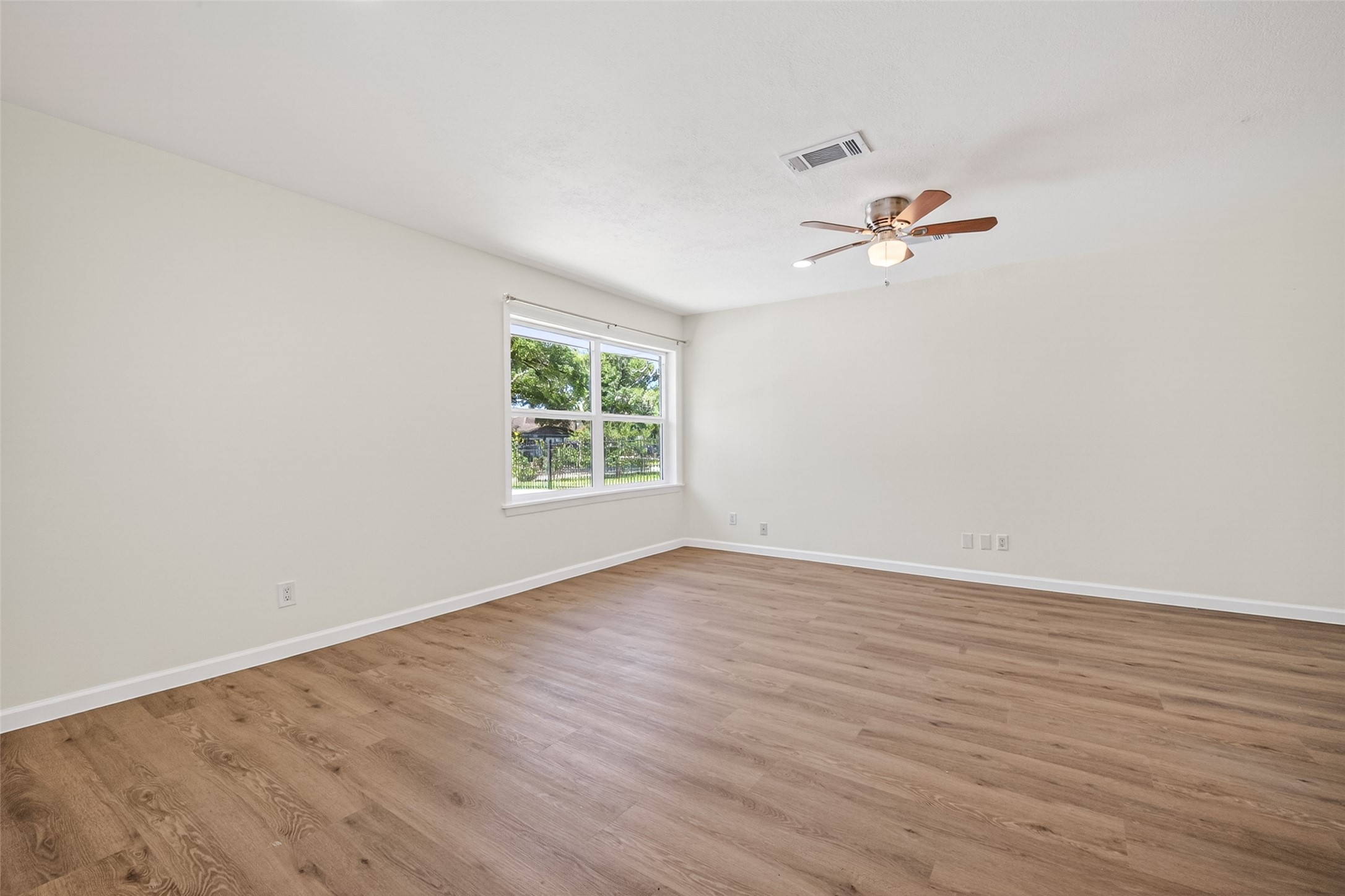 7950 Longridge Drive Property Photo 6