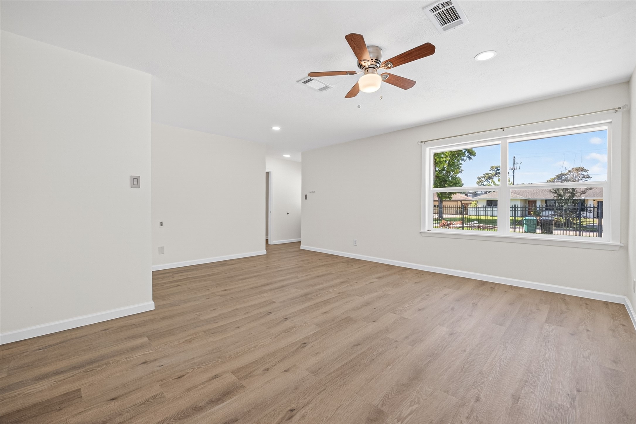 7950 Longridge Drive Property Photo 8