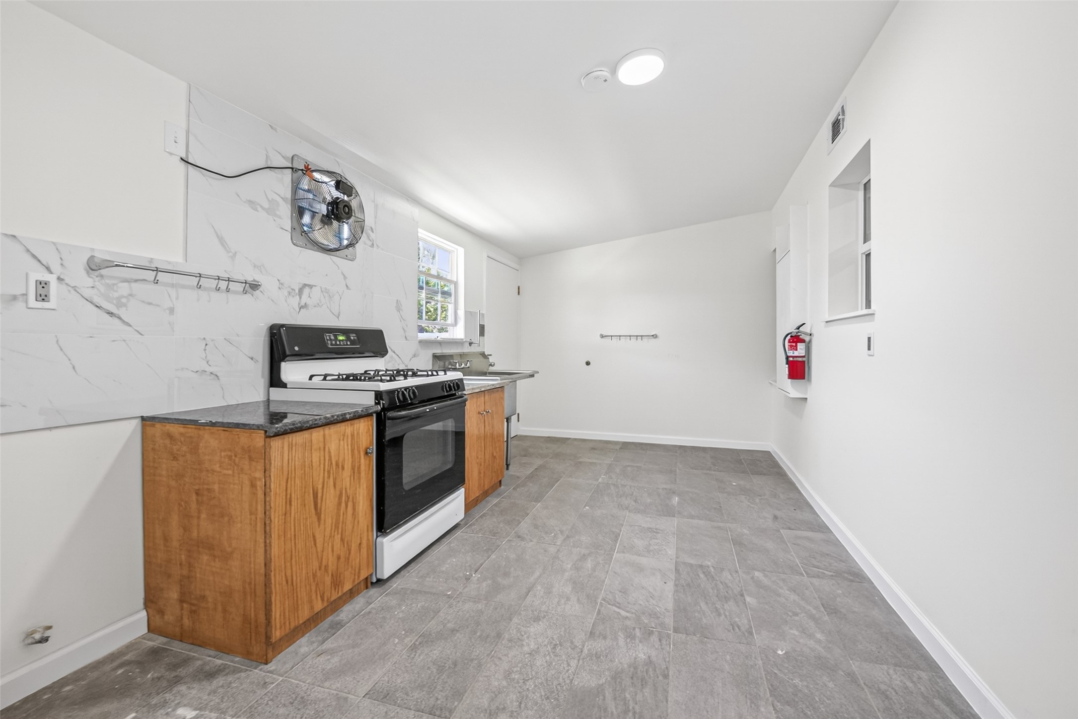 7950 Longridge Drive Property Photo 13