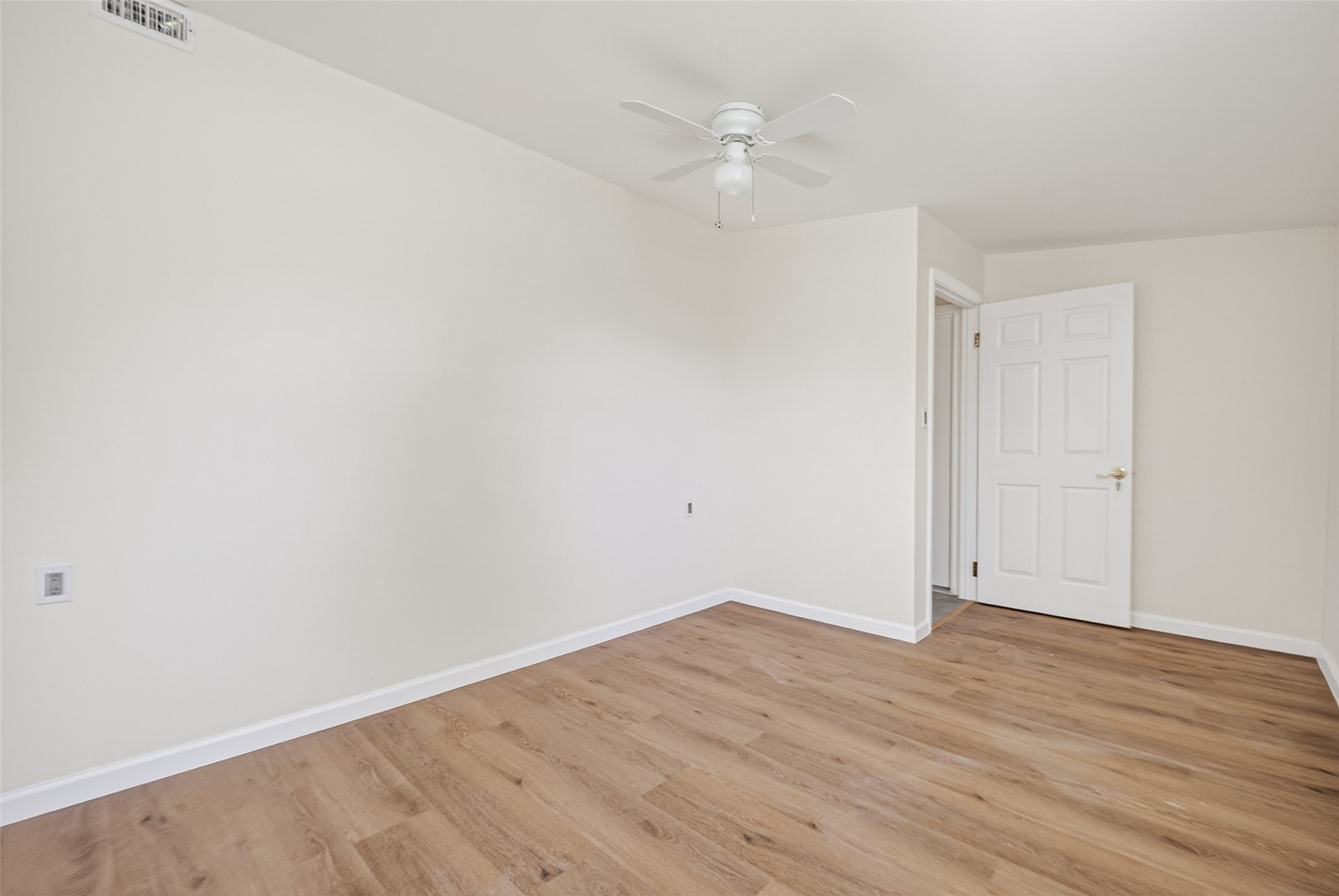 7950 Longridge Drive Property Photo 16