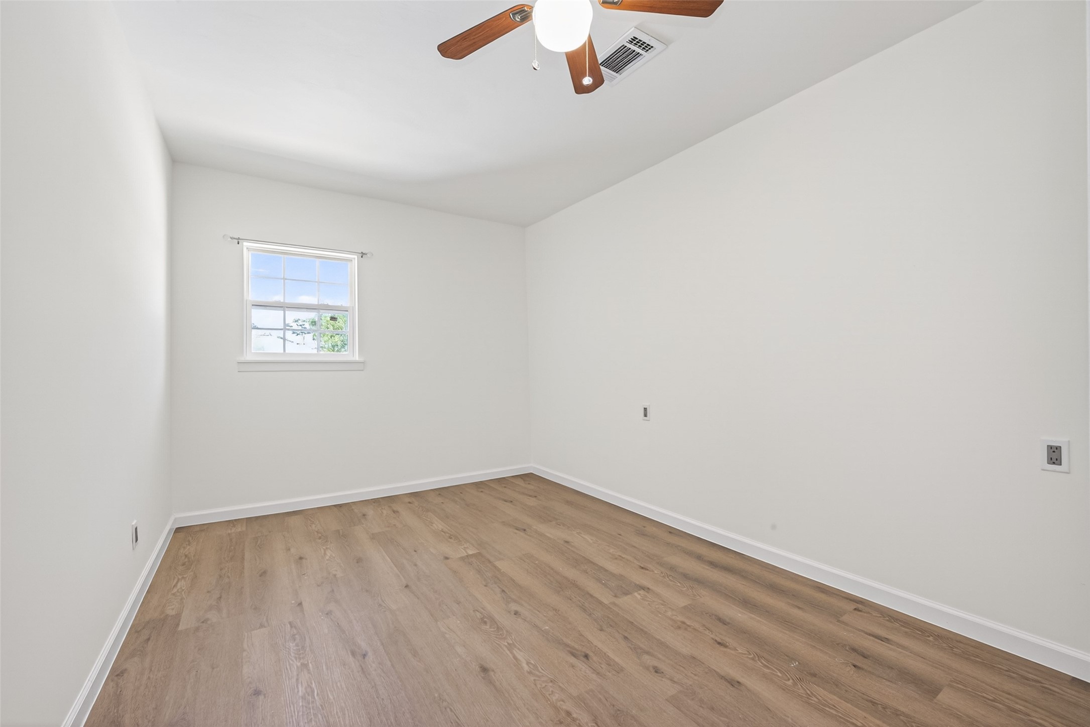 7950 Longridge Drive Property Photo 22