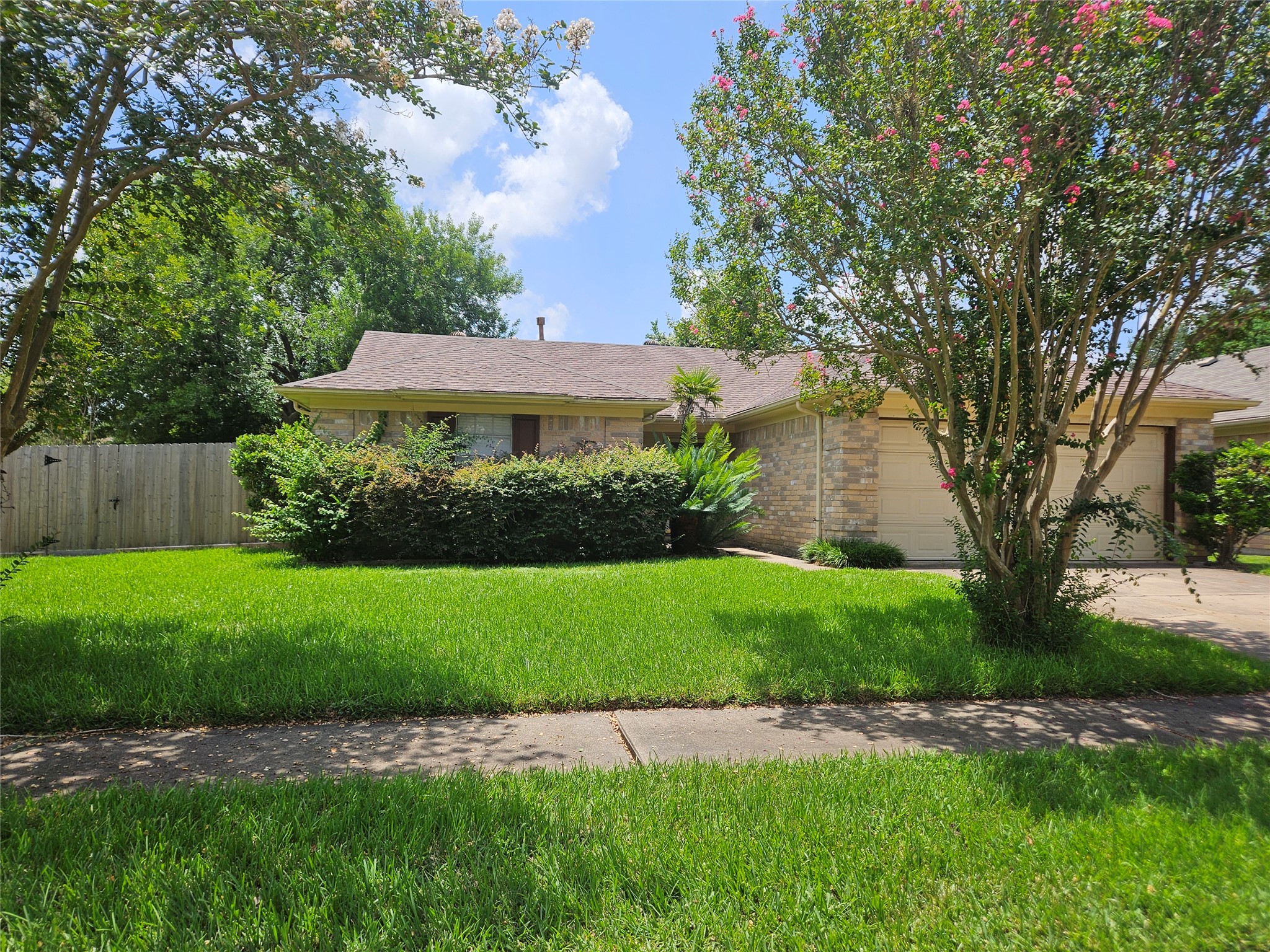2822 Chimneystone Drive Property Photo 1