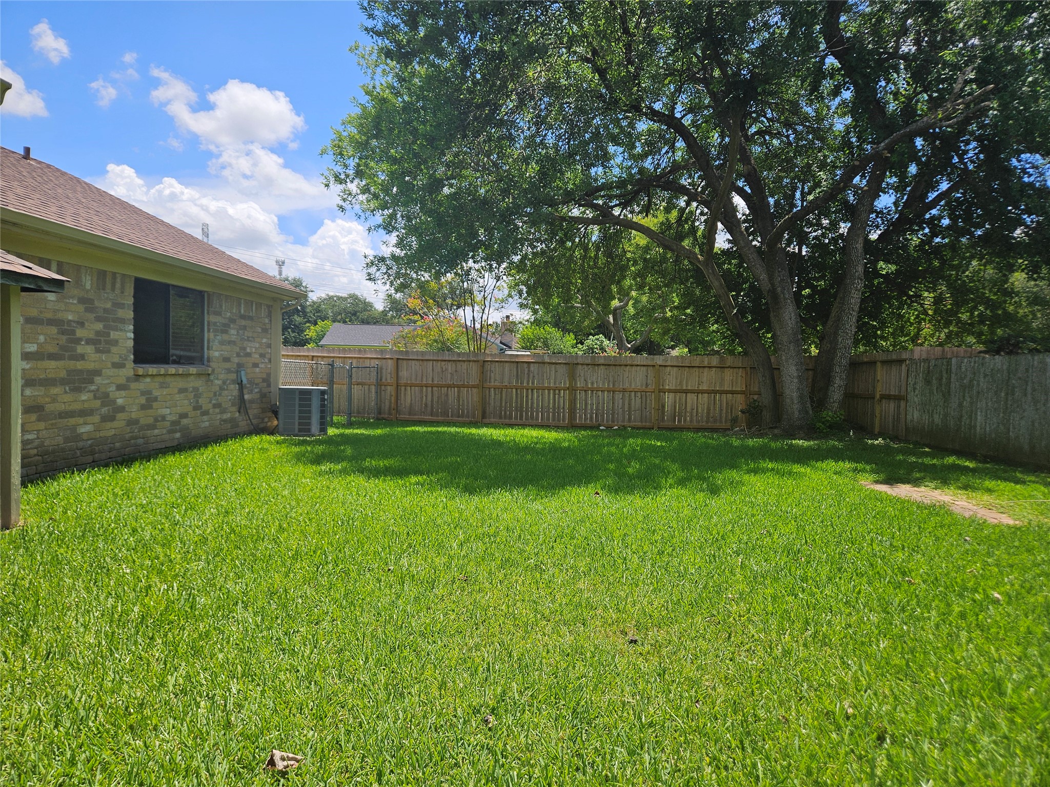 2822 Chimneystone Drive Property Photo 3