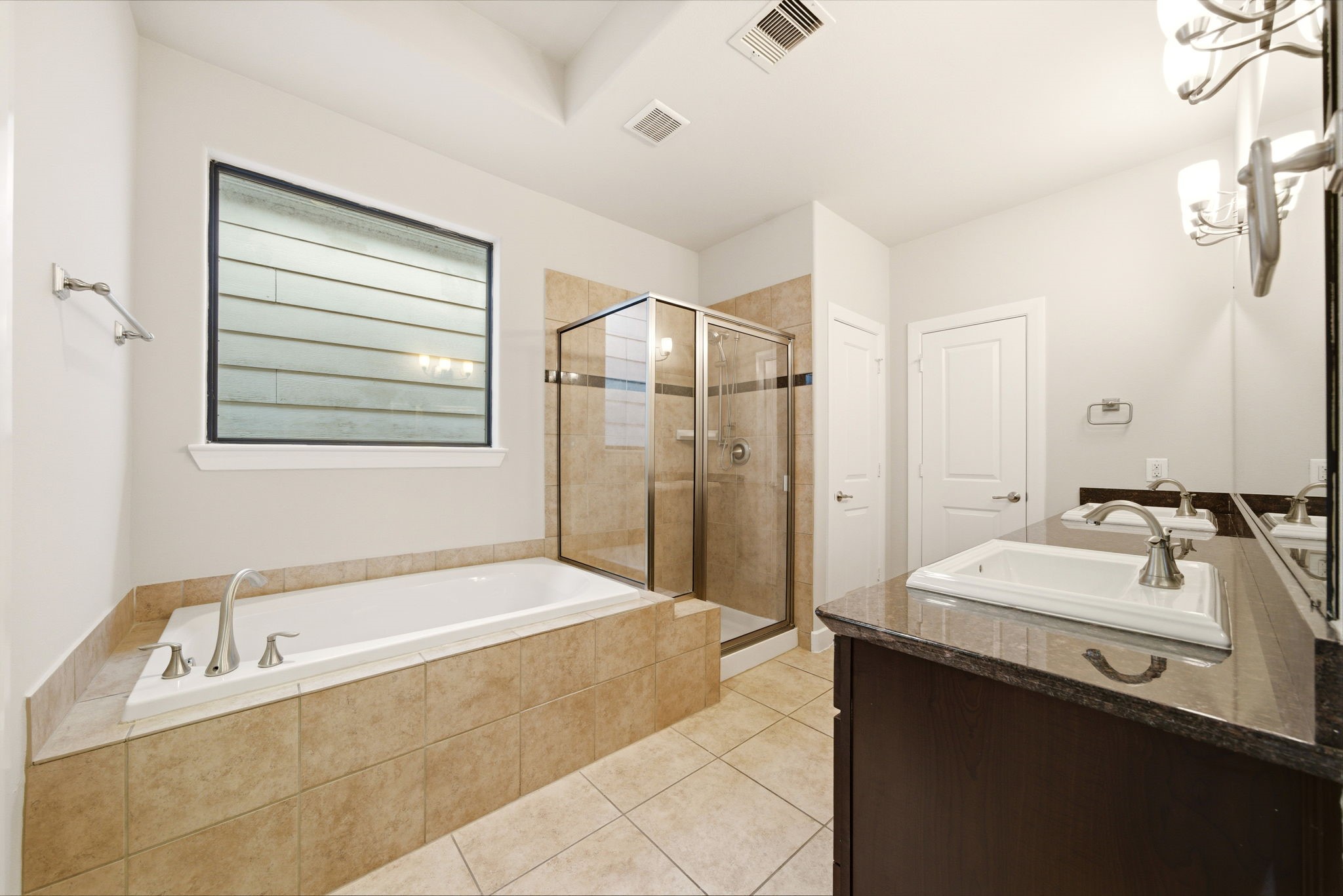 2706 Leeland Street Property Photo 6