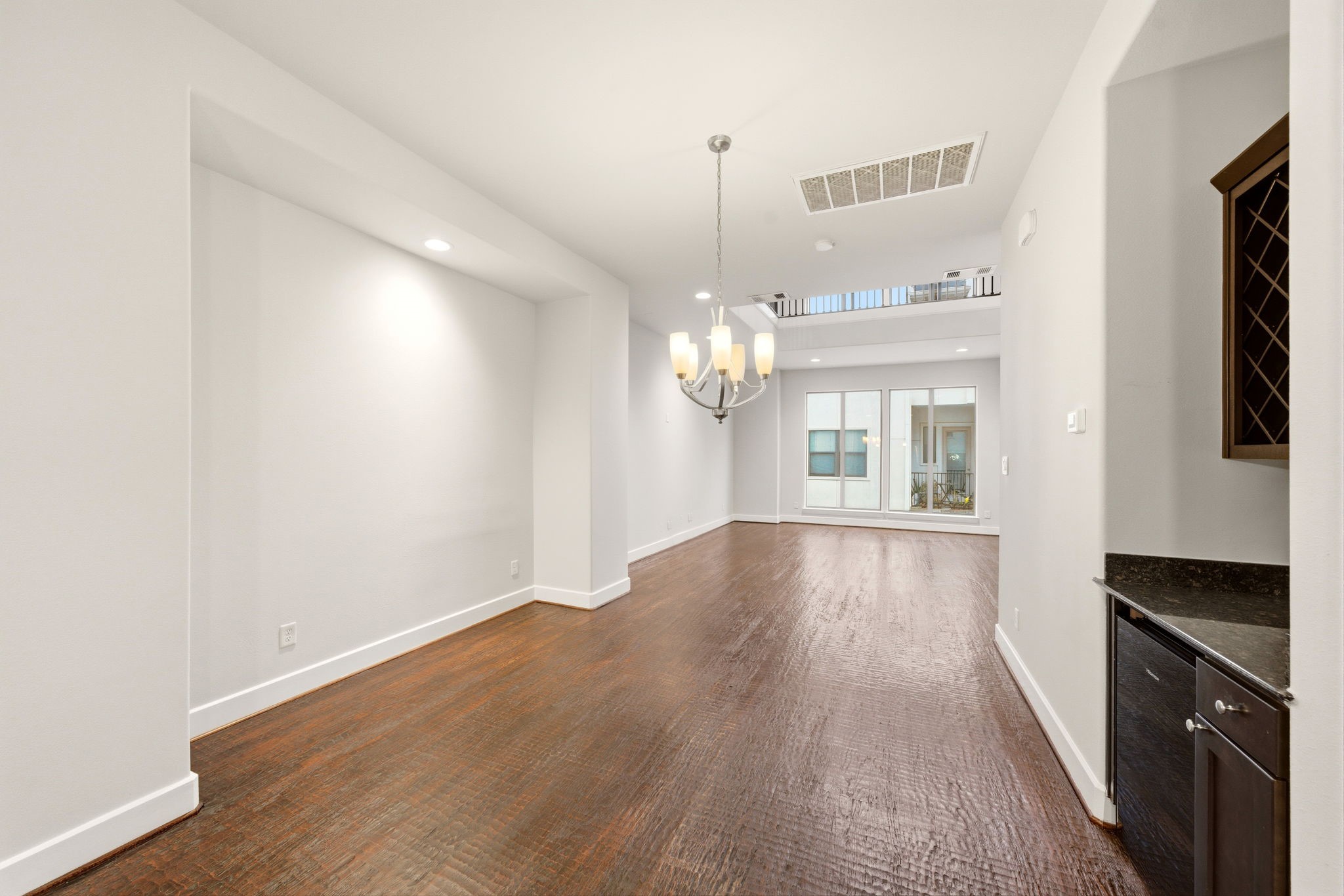 2706 Leeland Street Property Photo 14
