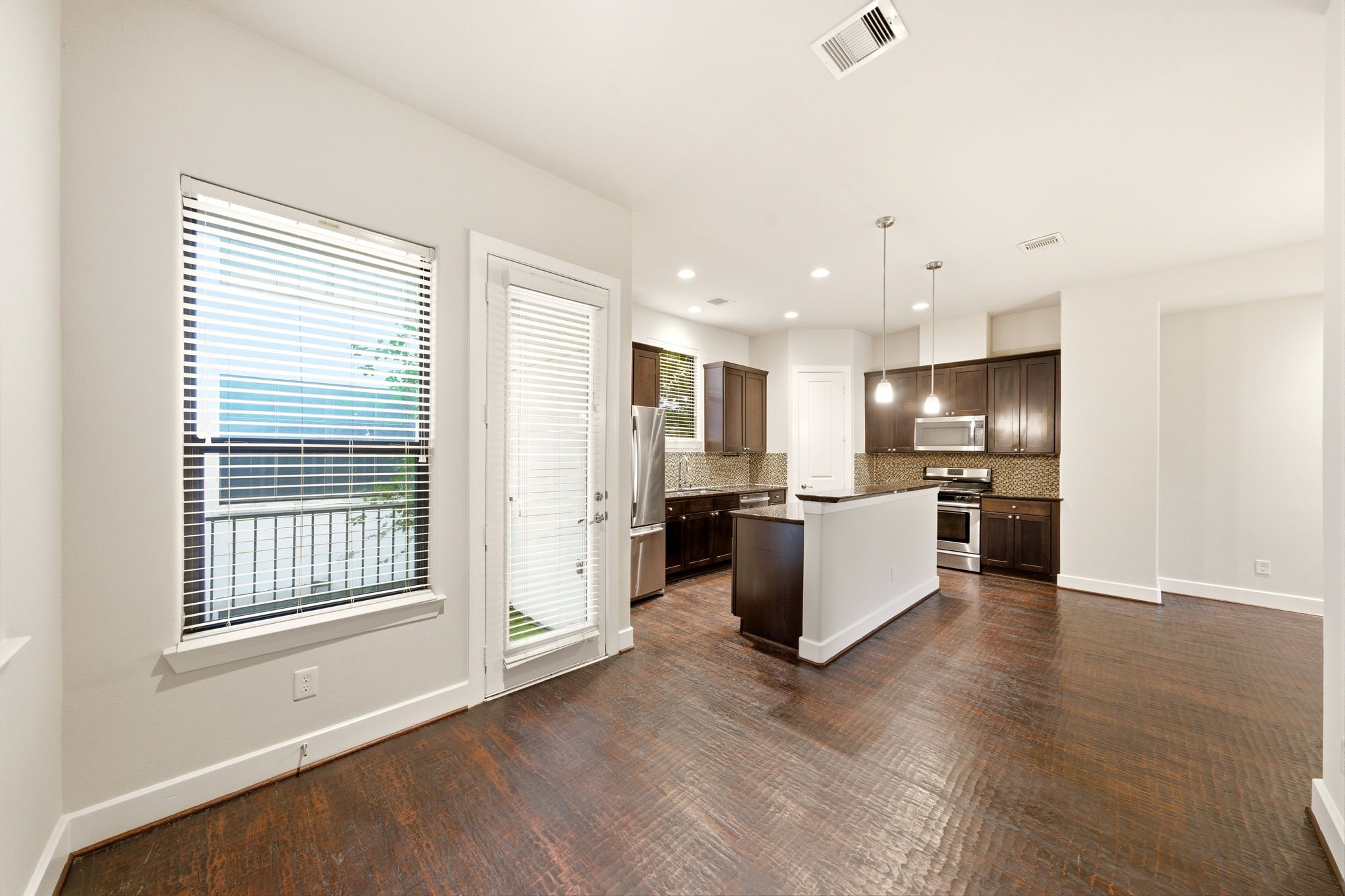 2706 Leeland Street Property Photo 17