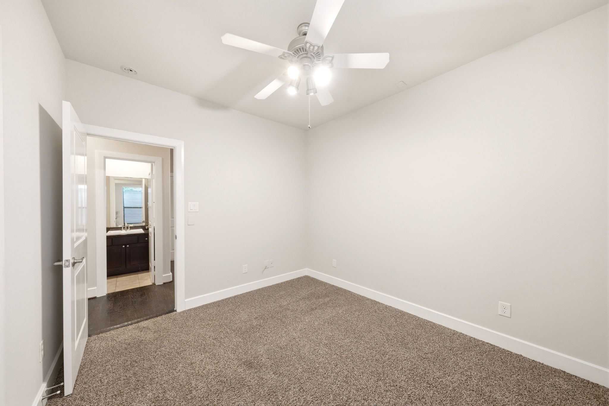 2706 Leeland Street Property Photo 26