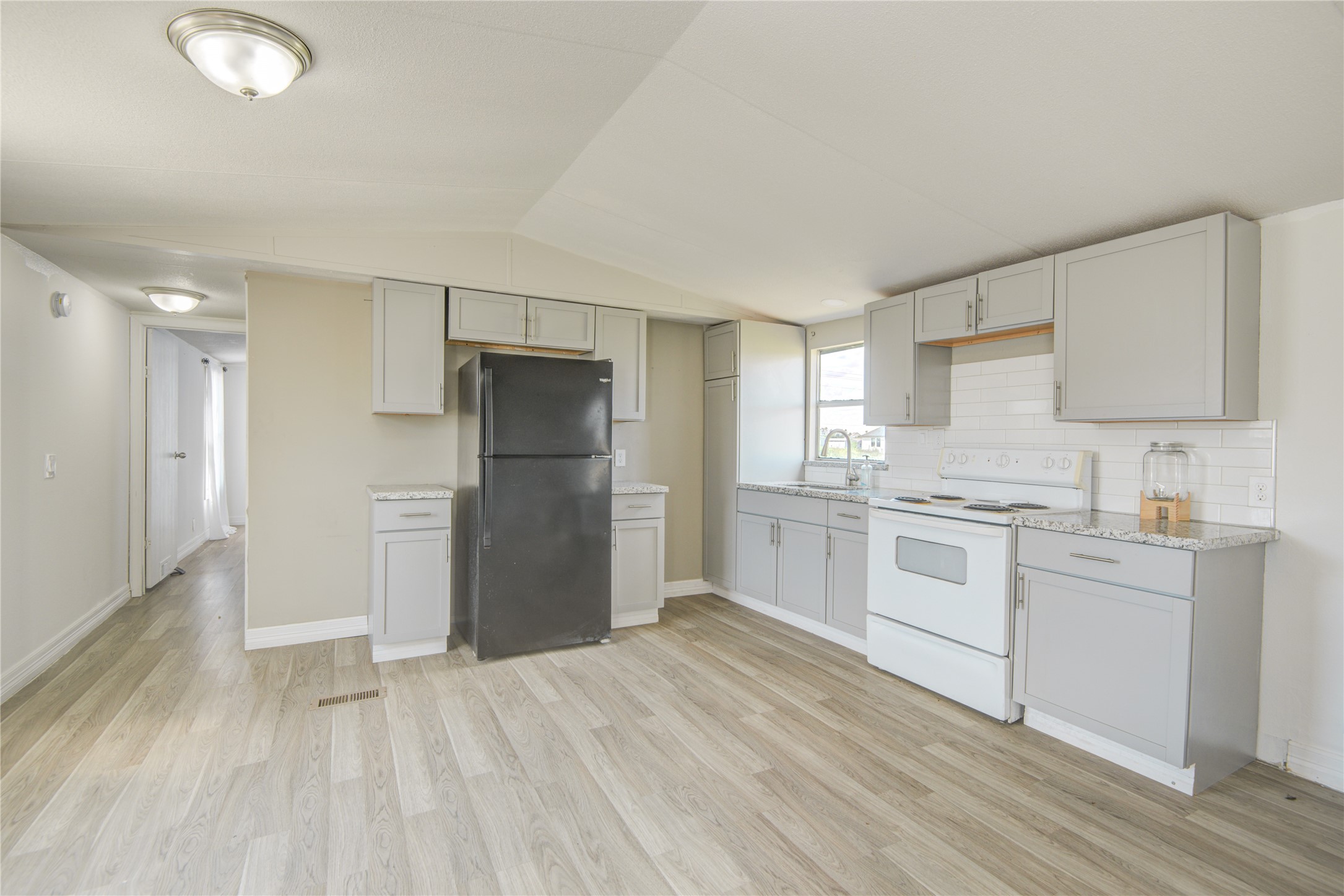 614 Road 5707 Property Photo 2