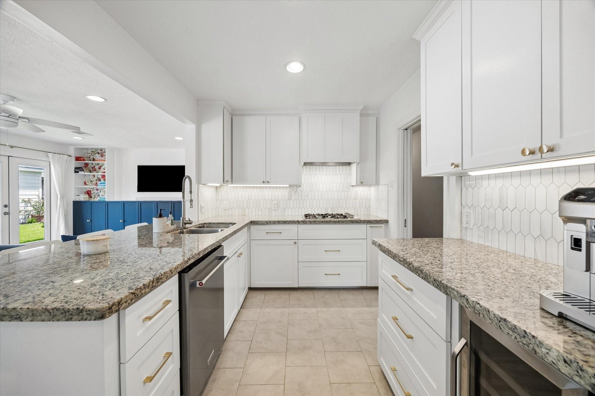1232 Chantilly Lane Property Photo 7