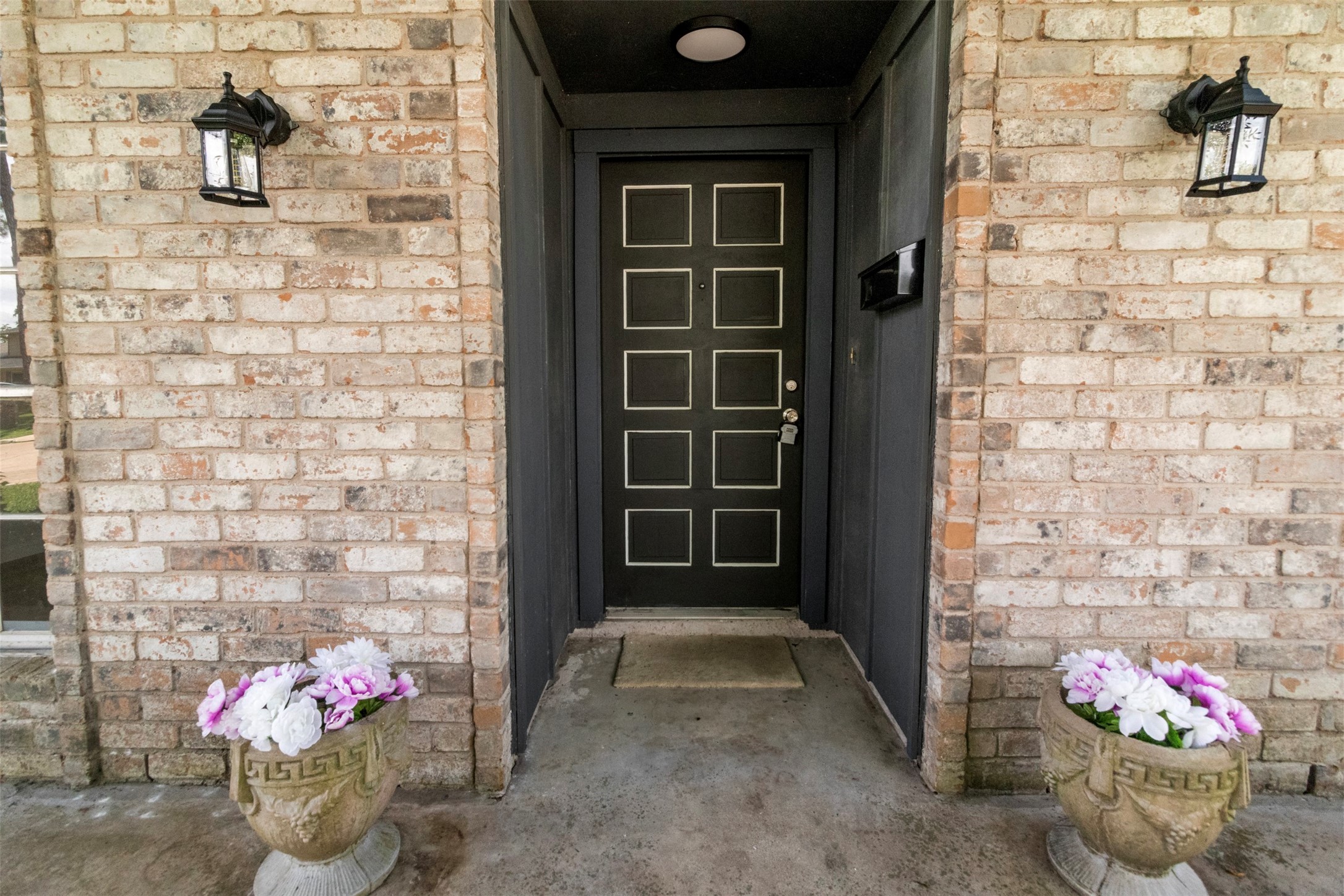 9211 Meaux Drive Property Photo 3