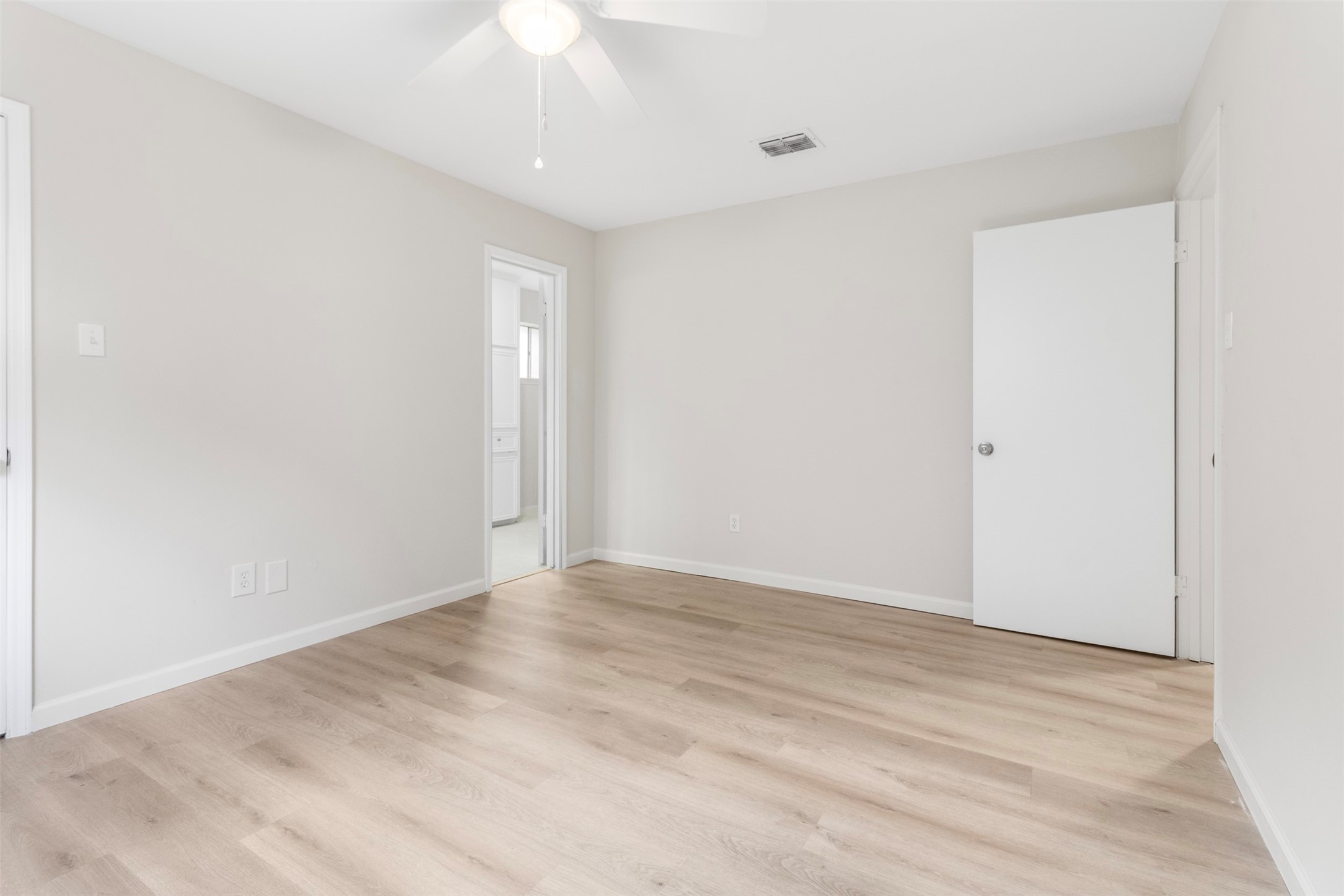 9211 Meaux Drive Property Photo 16