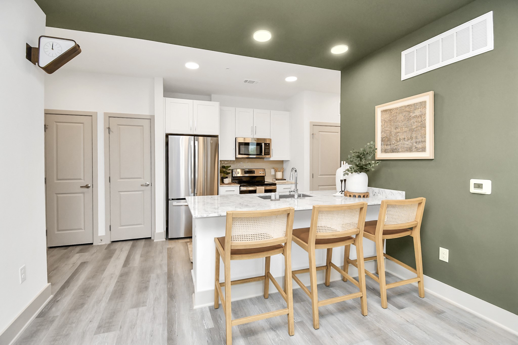 2020 Grandway Drive 11106 Property Photo 4
