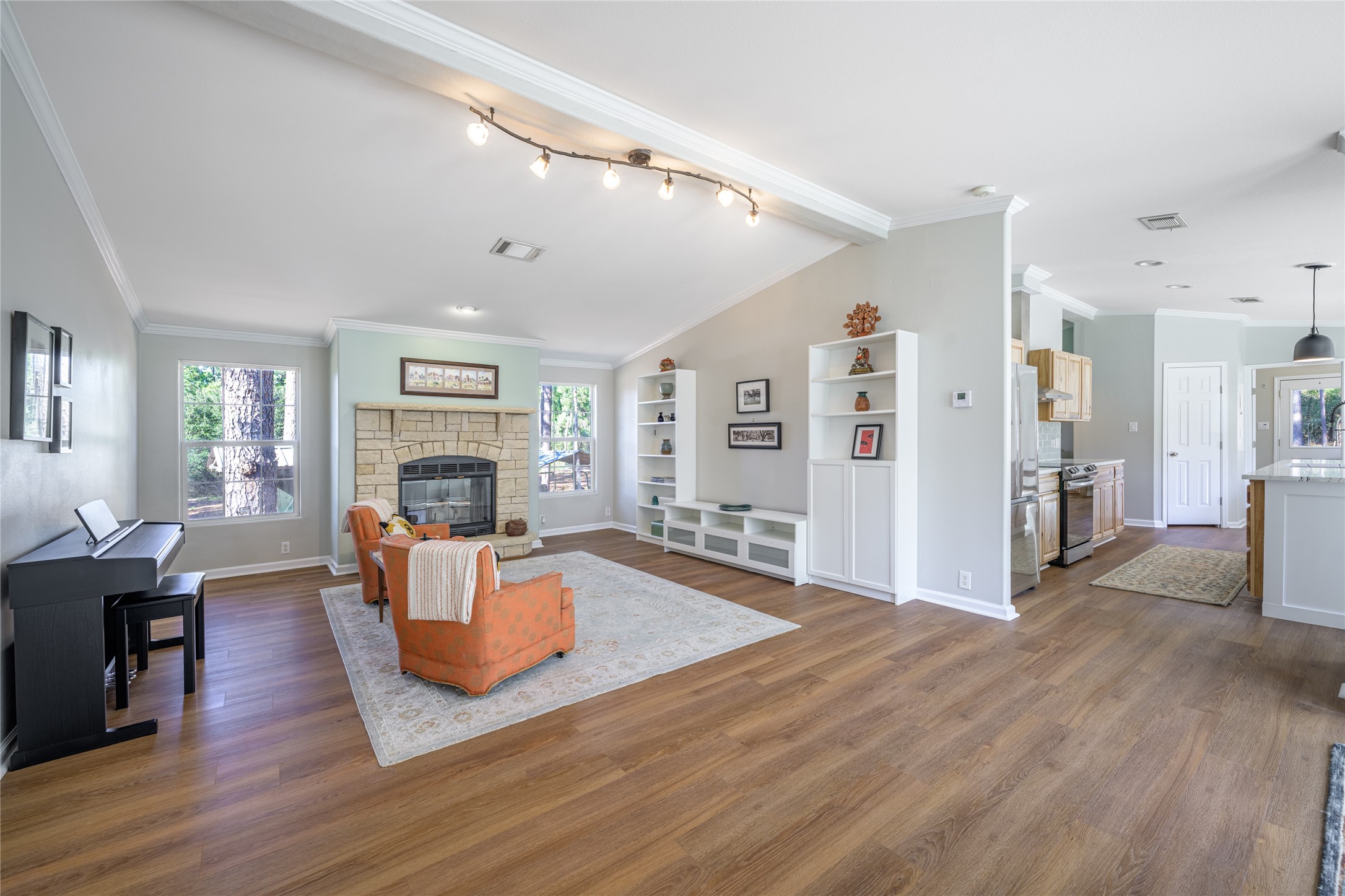 1081 Pine Crest Drive Property Photo 3