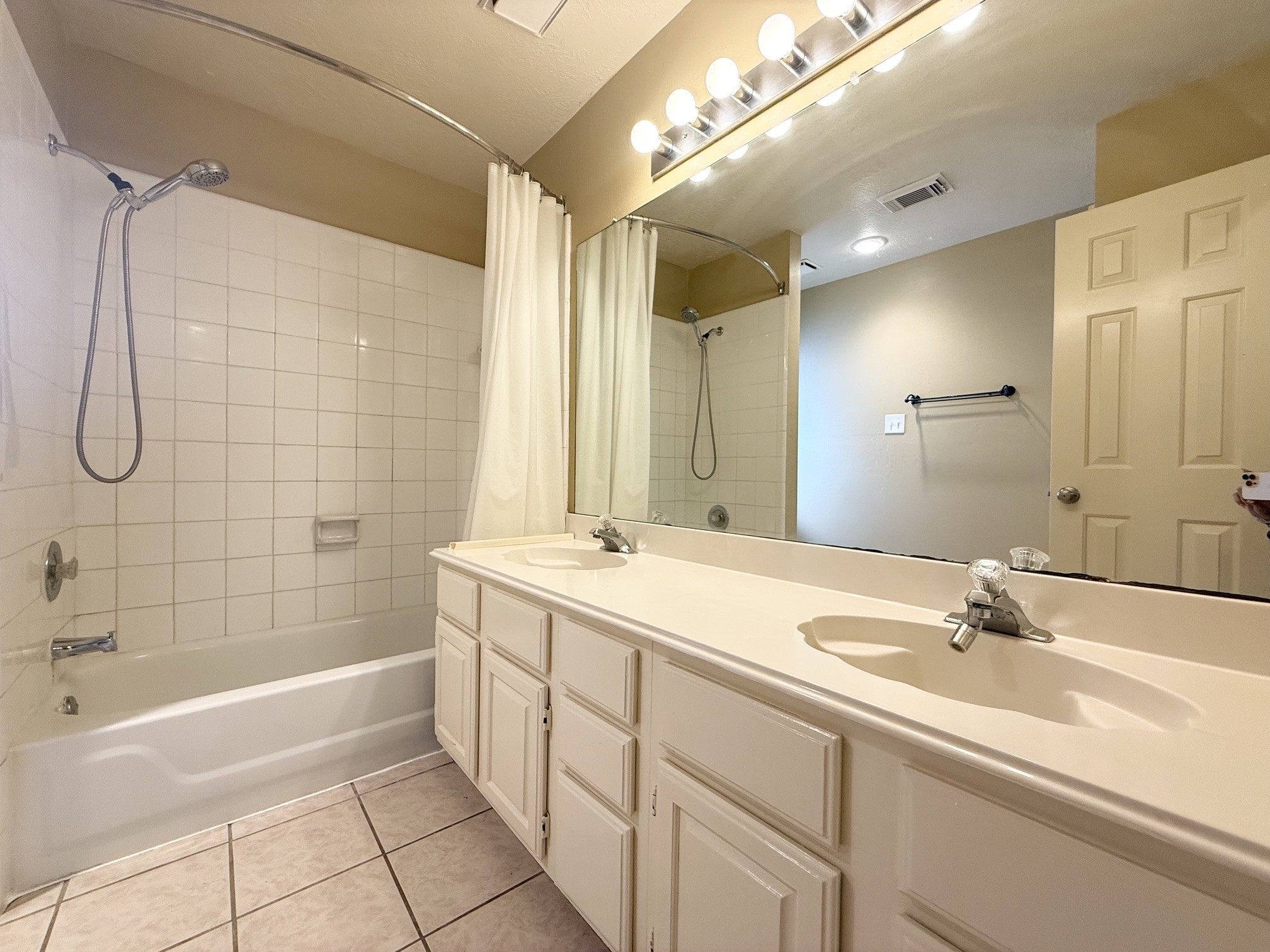 3411 Ashfield Drive Property Photo 13
