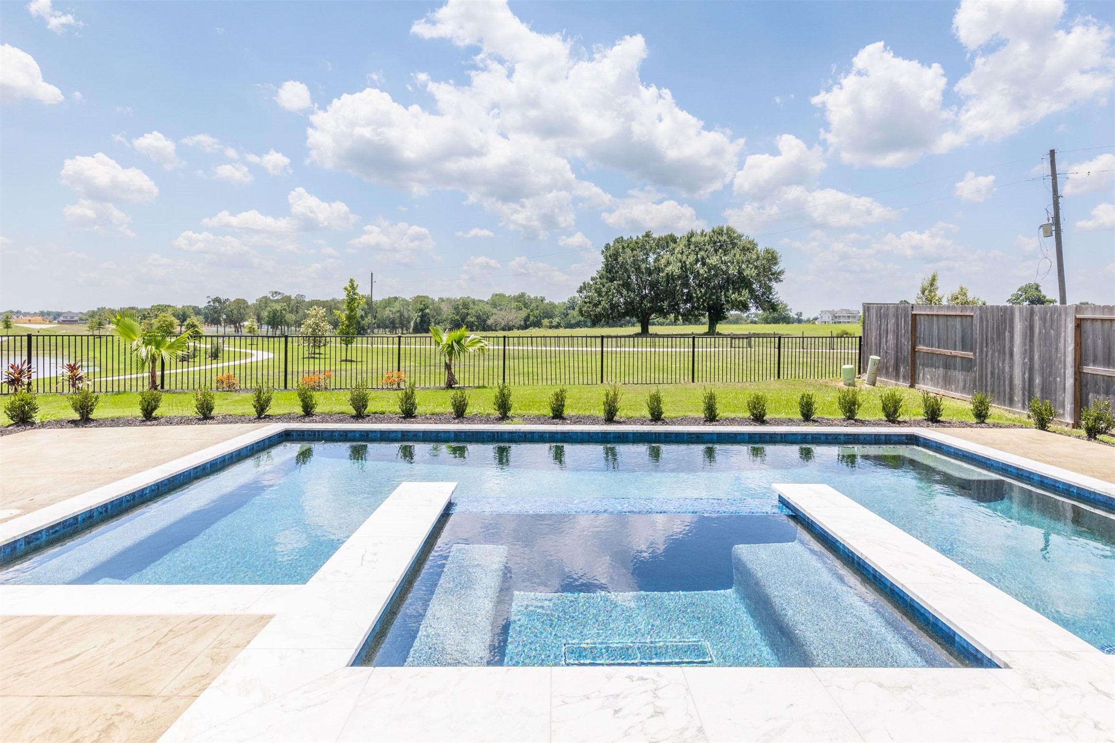 7526 Sunny Oak Lane Property Photo 4