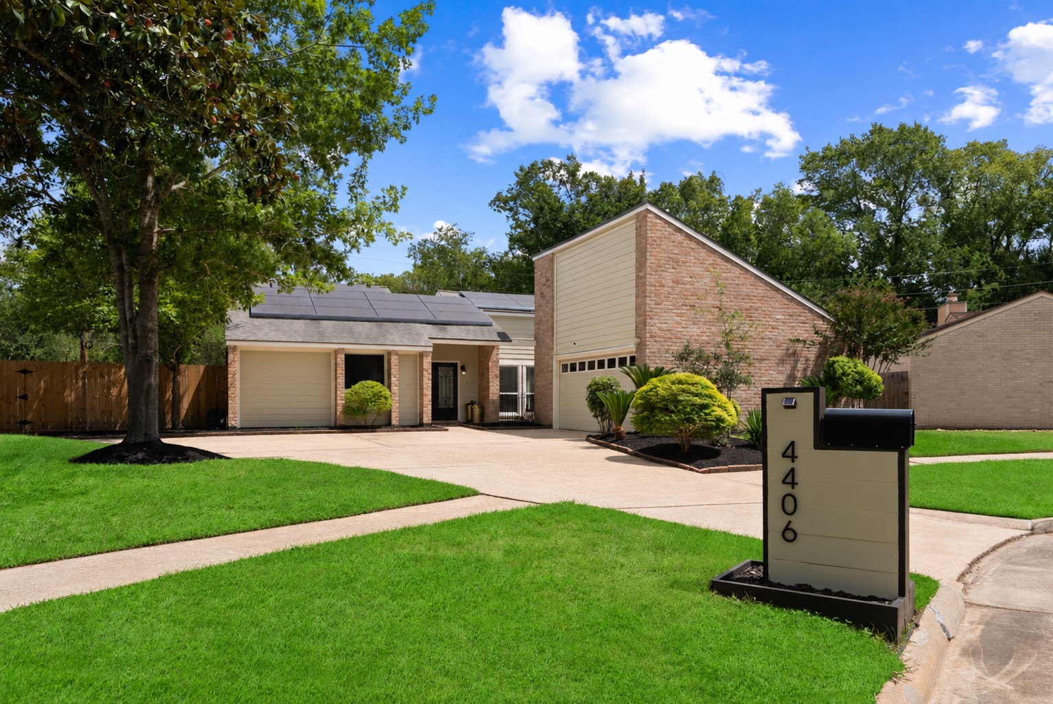 4406 Pine Mountain Court Property Photo 1