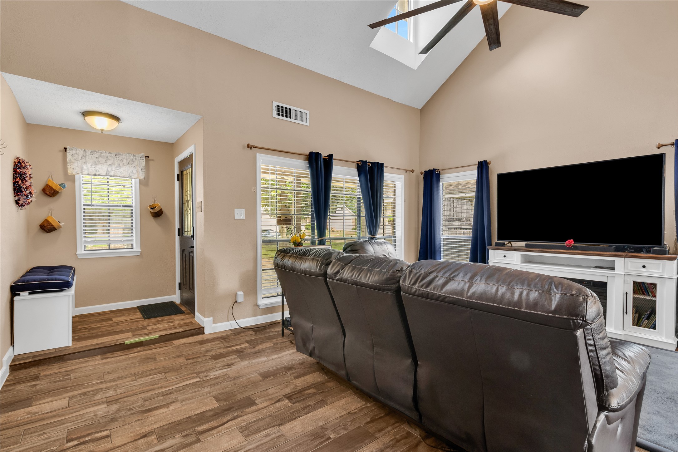 1006 Autumn Court Property Photo 10