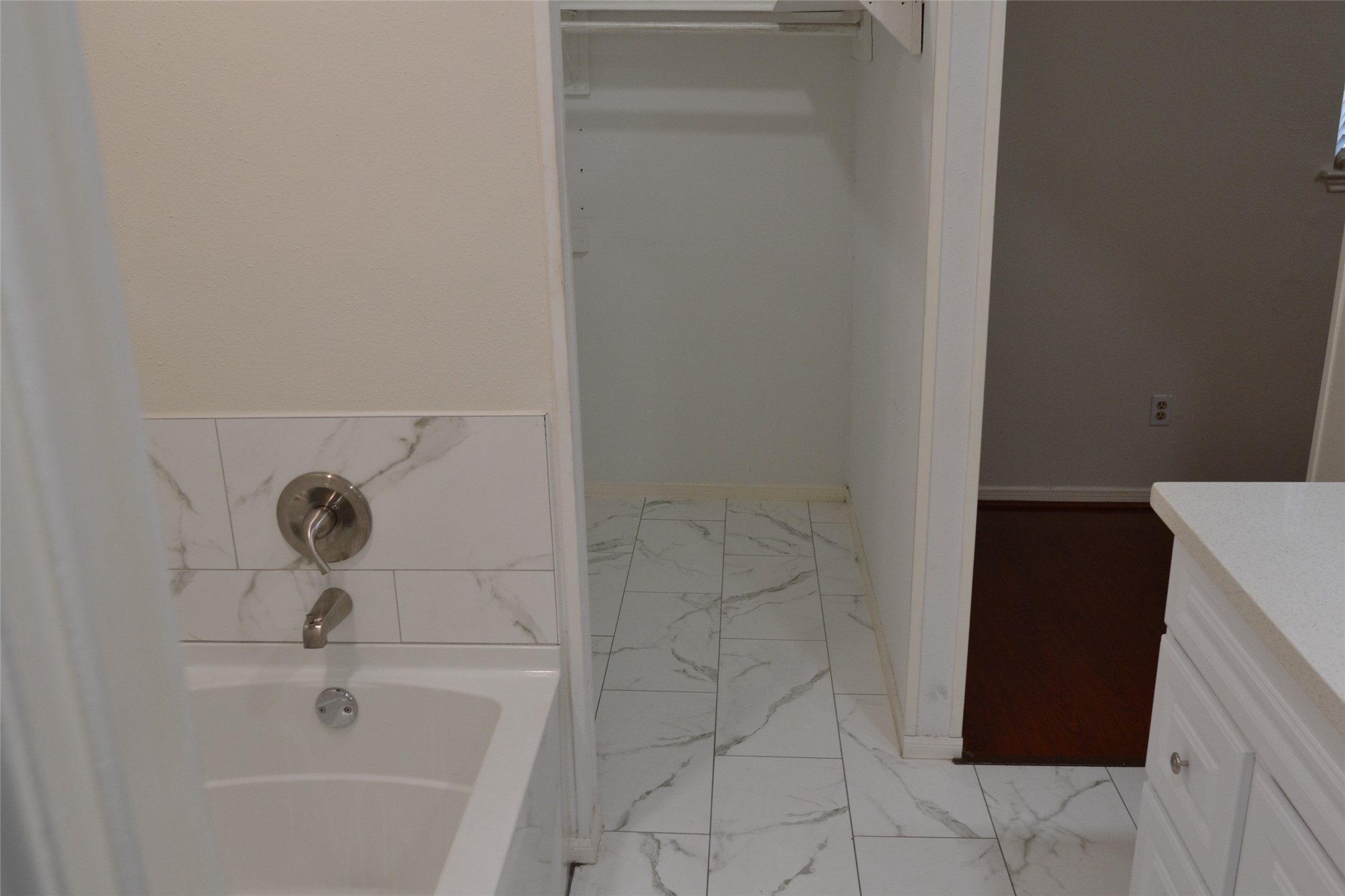2379 Briarwest Boulevard 25 Property Photo 22