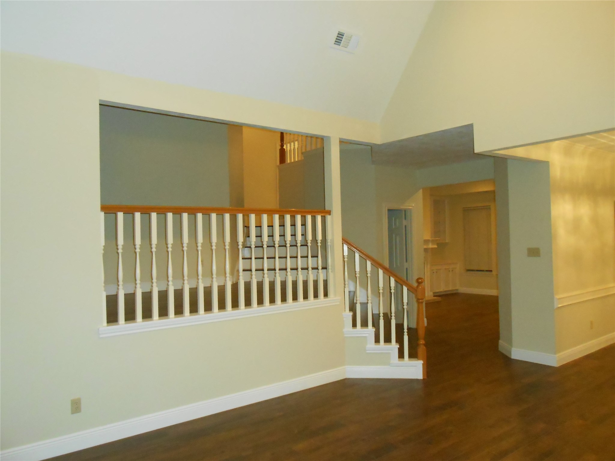 18 Crescent View Court Property Photo 6