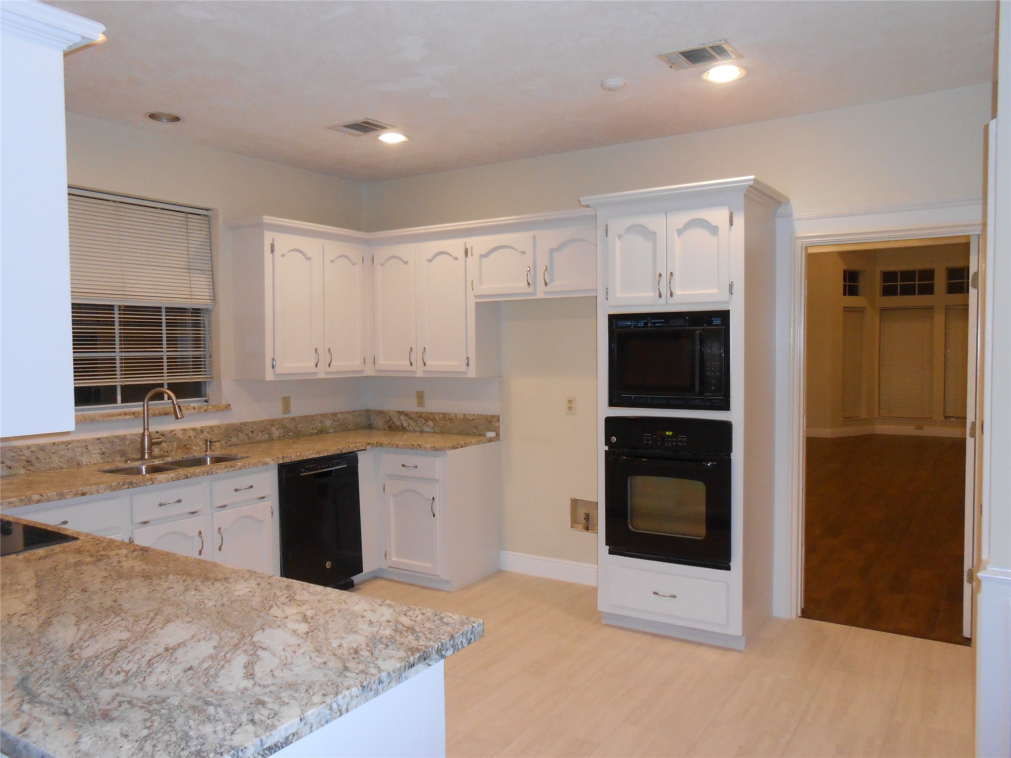 18 Crescent View Court Property Photo 11