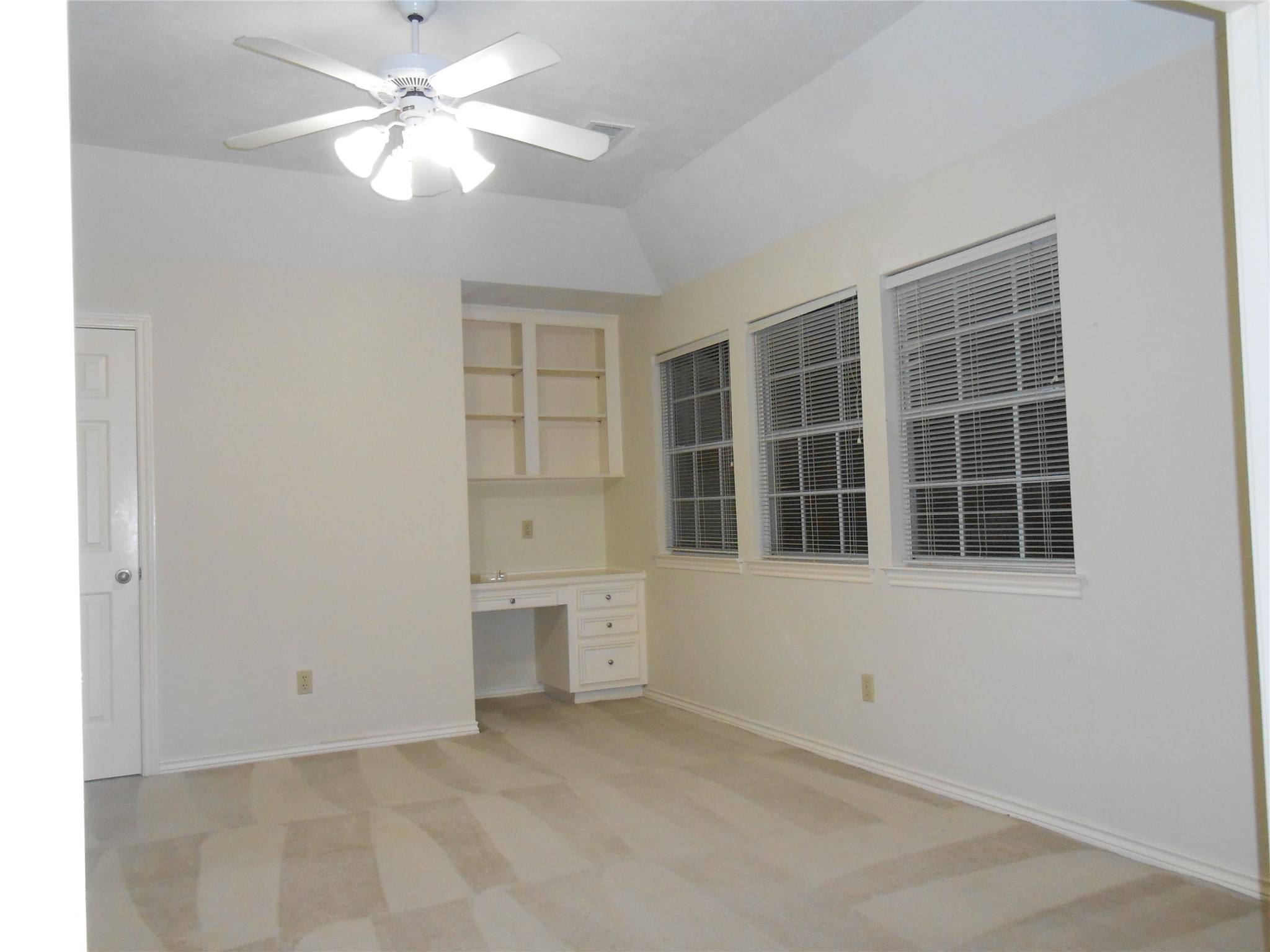 18 Crescent View Court Property Photo 23