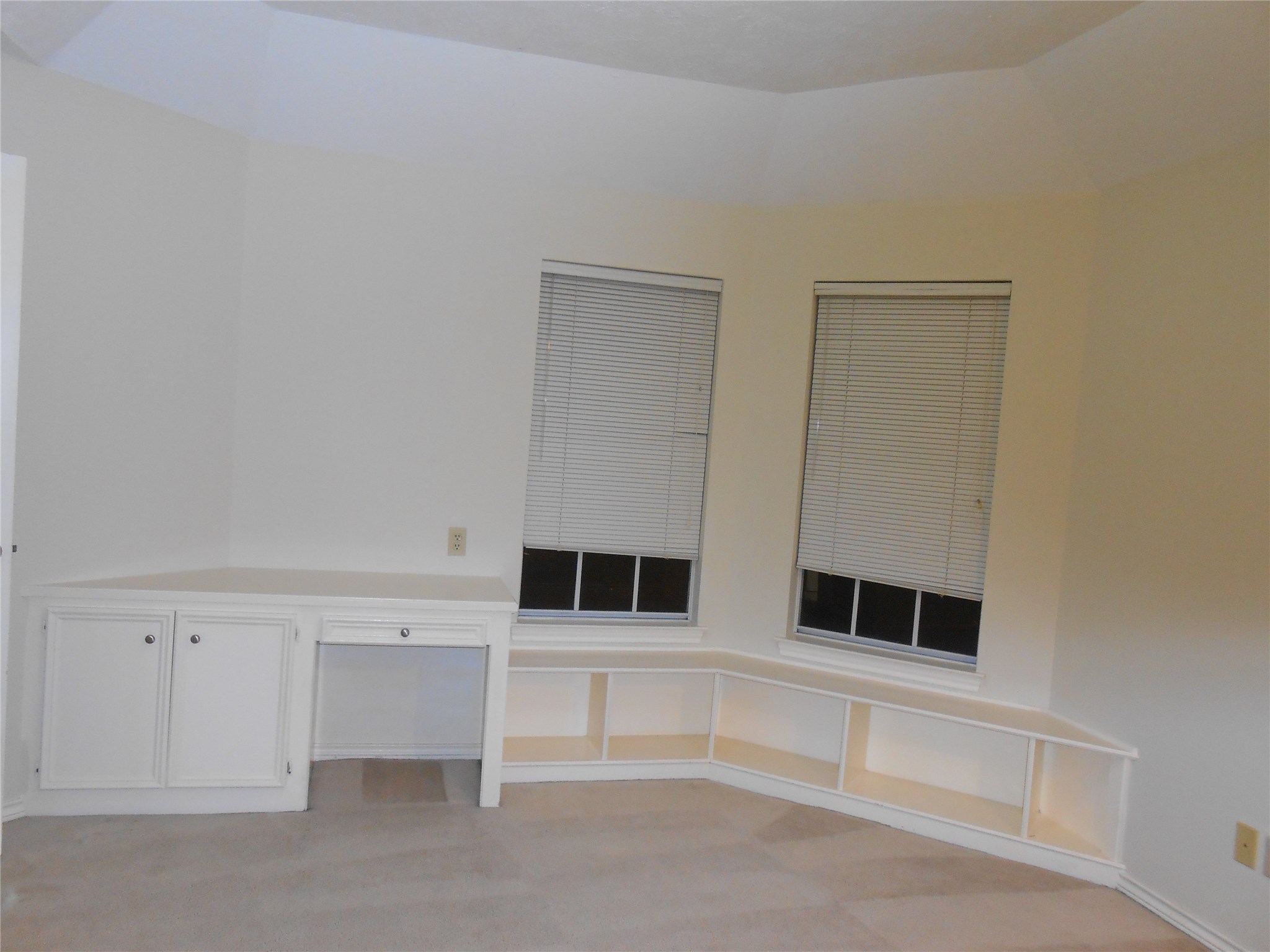 18 Crescent View Court Property Photo 27