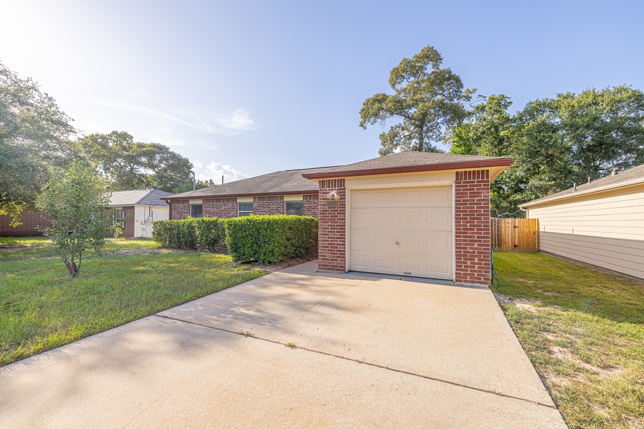 16381 Many Trees Lane Property Photo 3