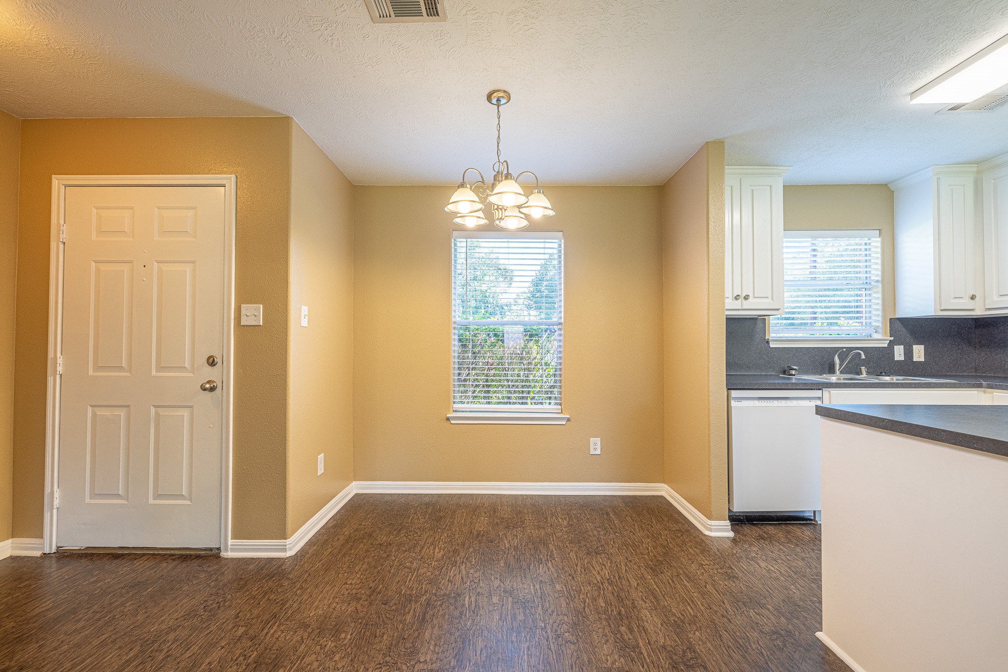 16381 Many Trees Lane Property Photo 4