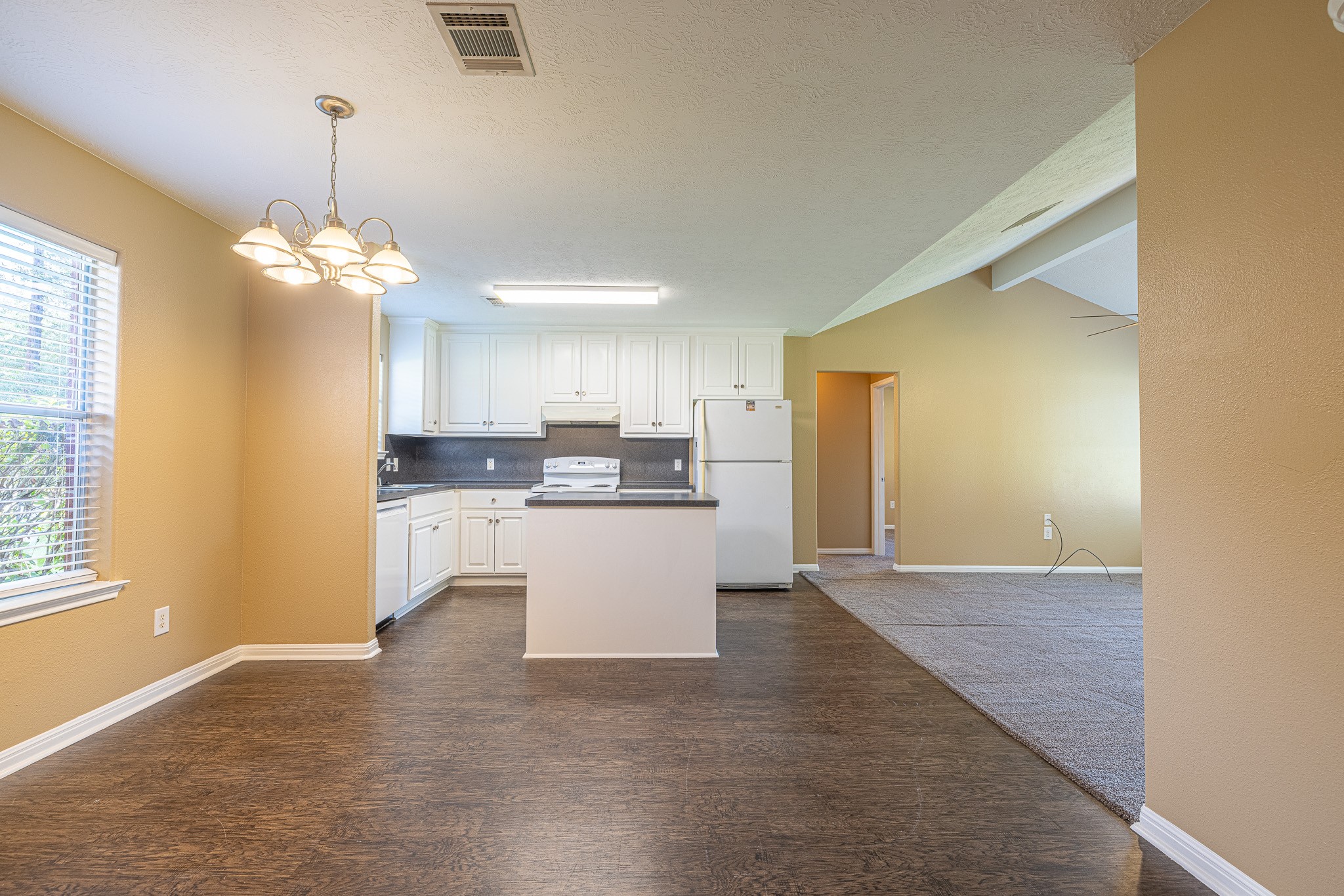 16381 Many Trees Lane Property Photo 5
