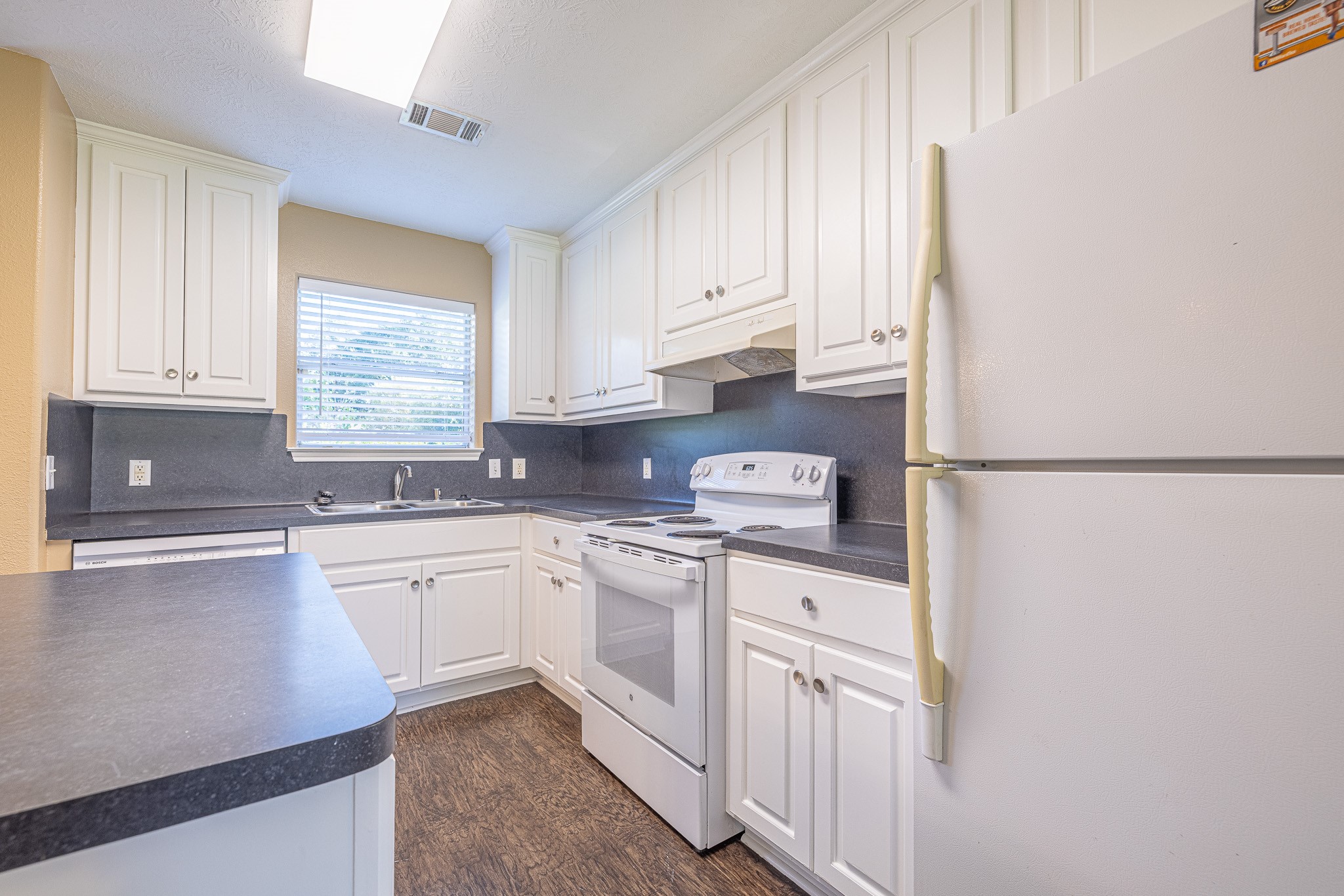 16381 Many Trees Lane Property Photo 6