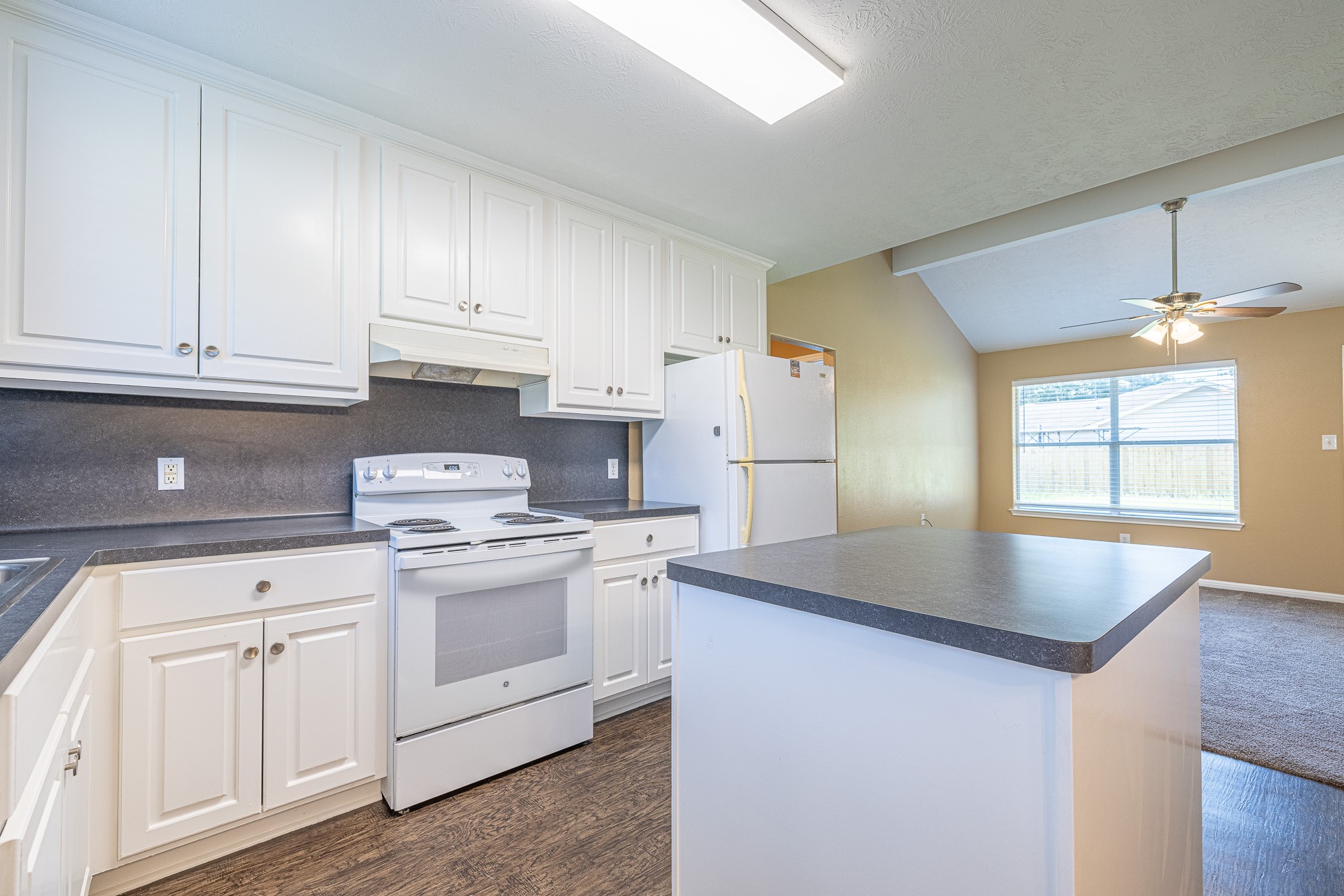 16381 Many Trees Lane Property Photo 7