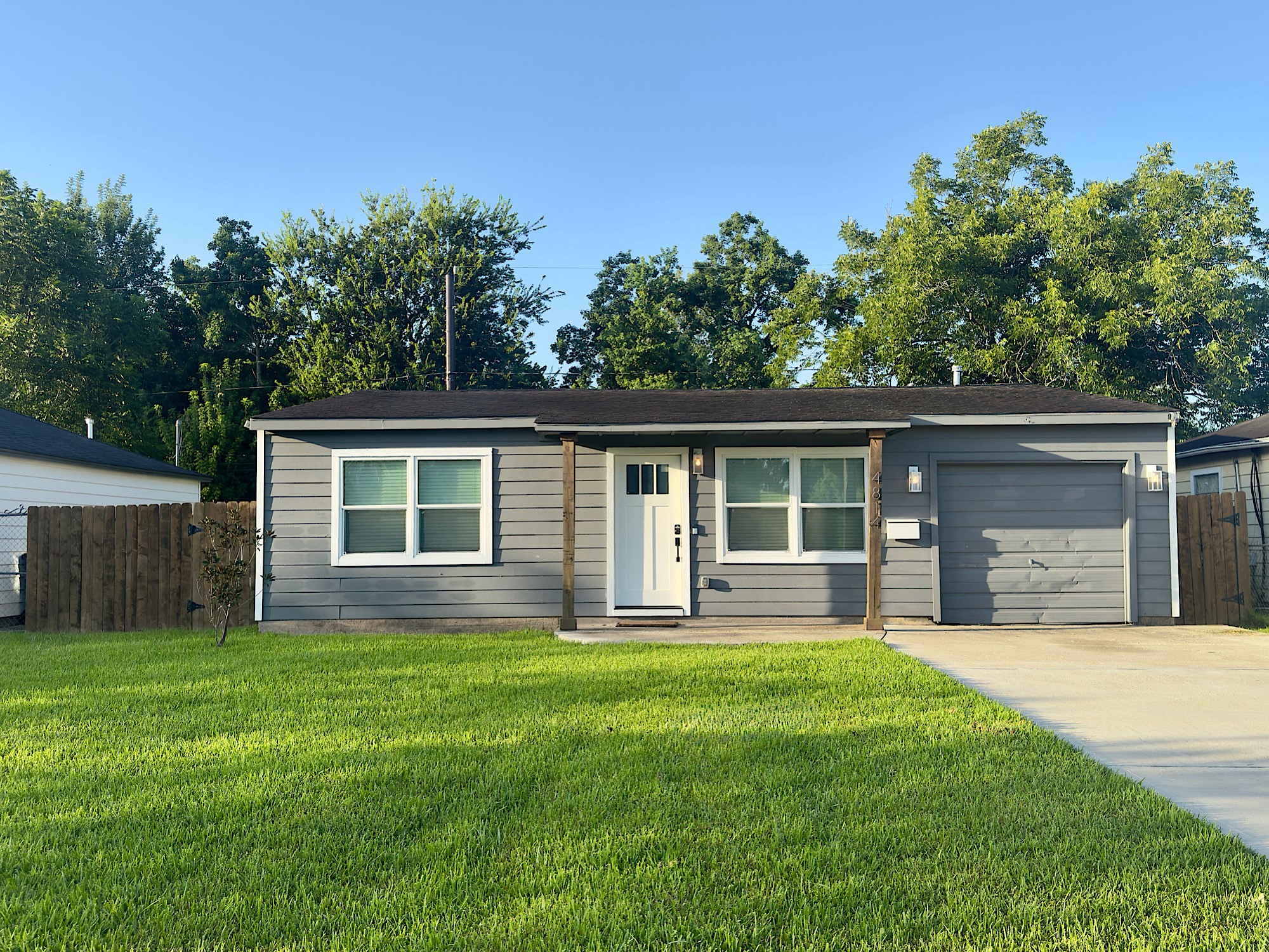 4814 Holloway Drive Property Photo 1