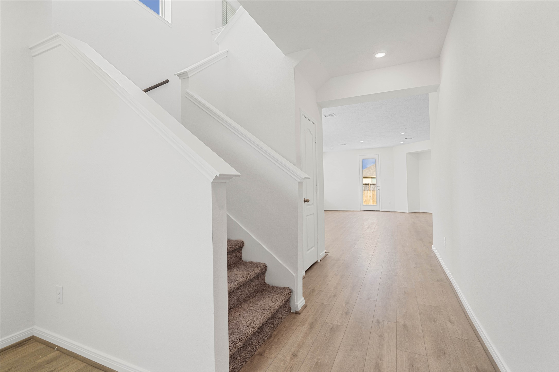 5519 Blackbird Lane Property Photo 4