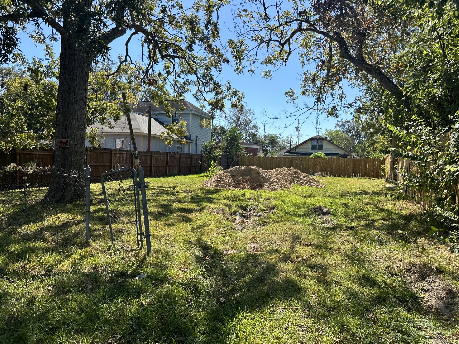 103 E Lobit Street Property Photo 5