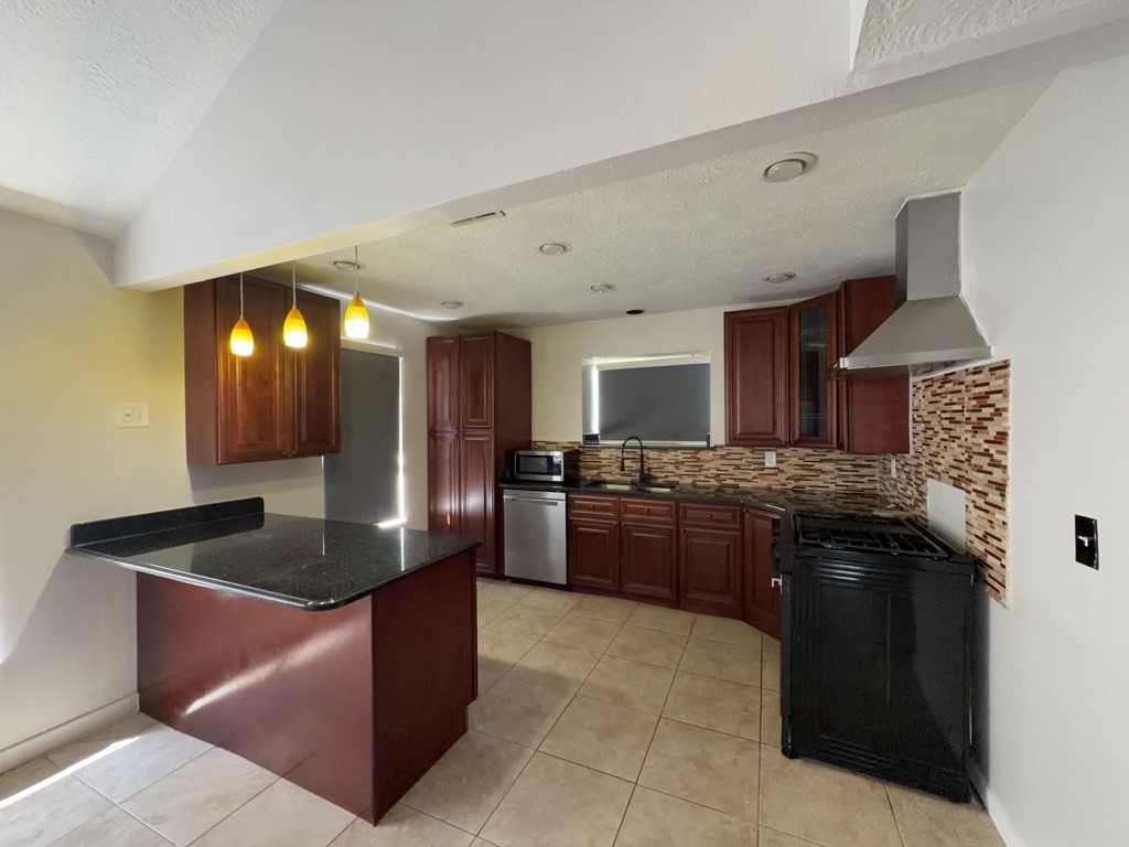 17518 Masonridge Drive Property Photo 8