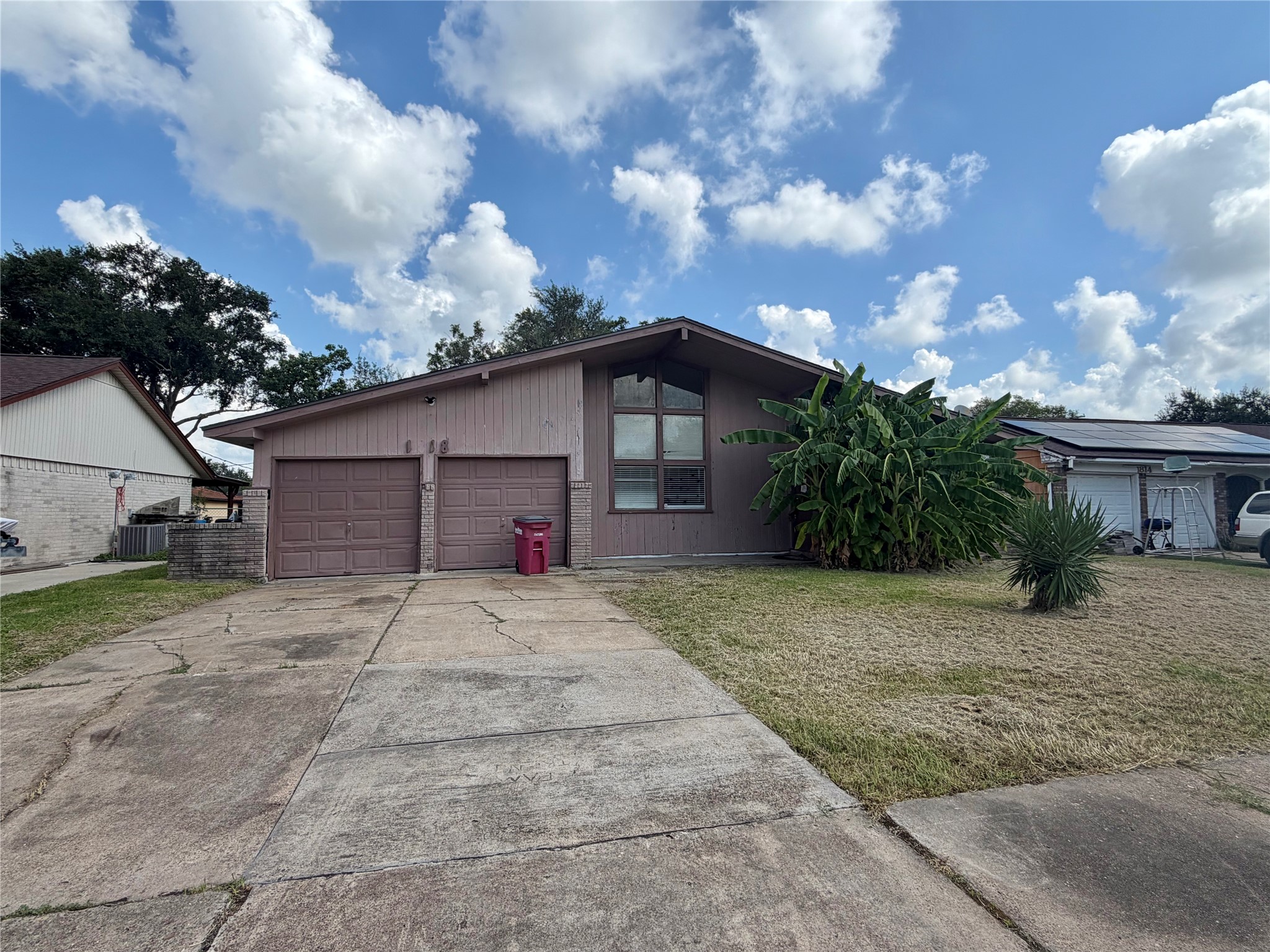 1818 W 11th Street Property Photo 2