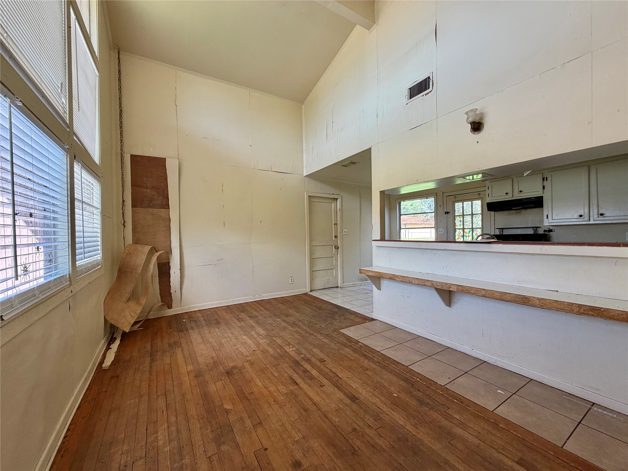 1818 W 11th Street Property Photo 6