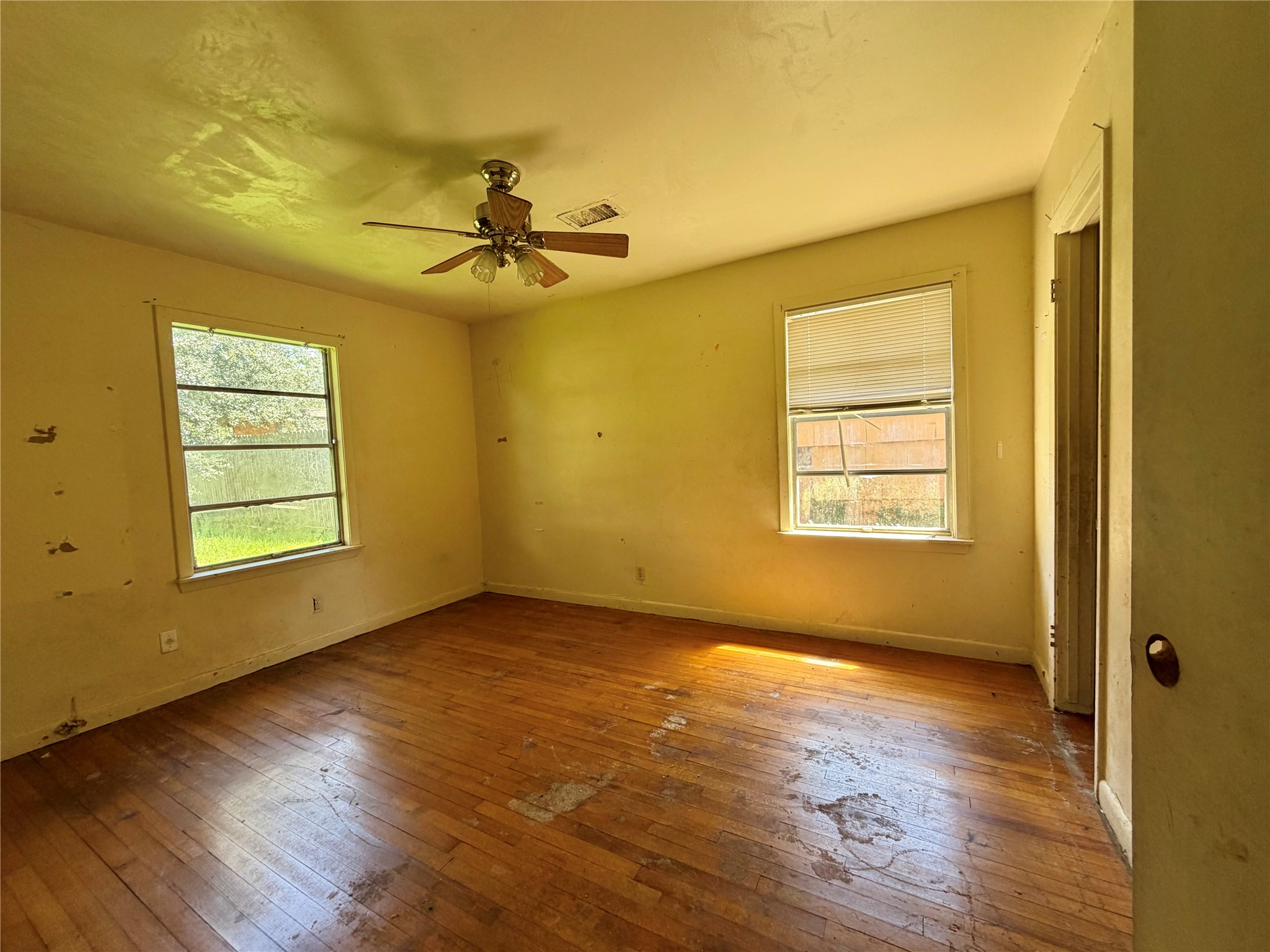 1818 W 11th Street Property Photo 9