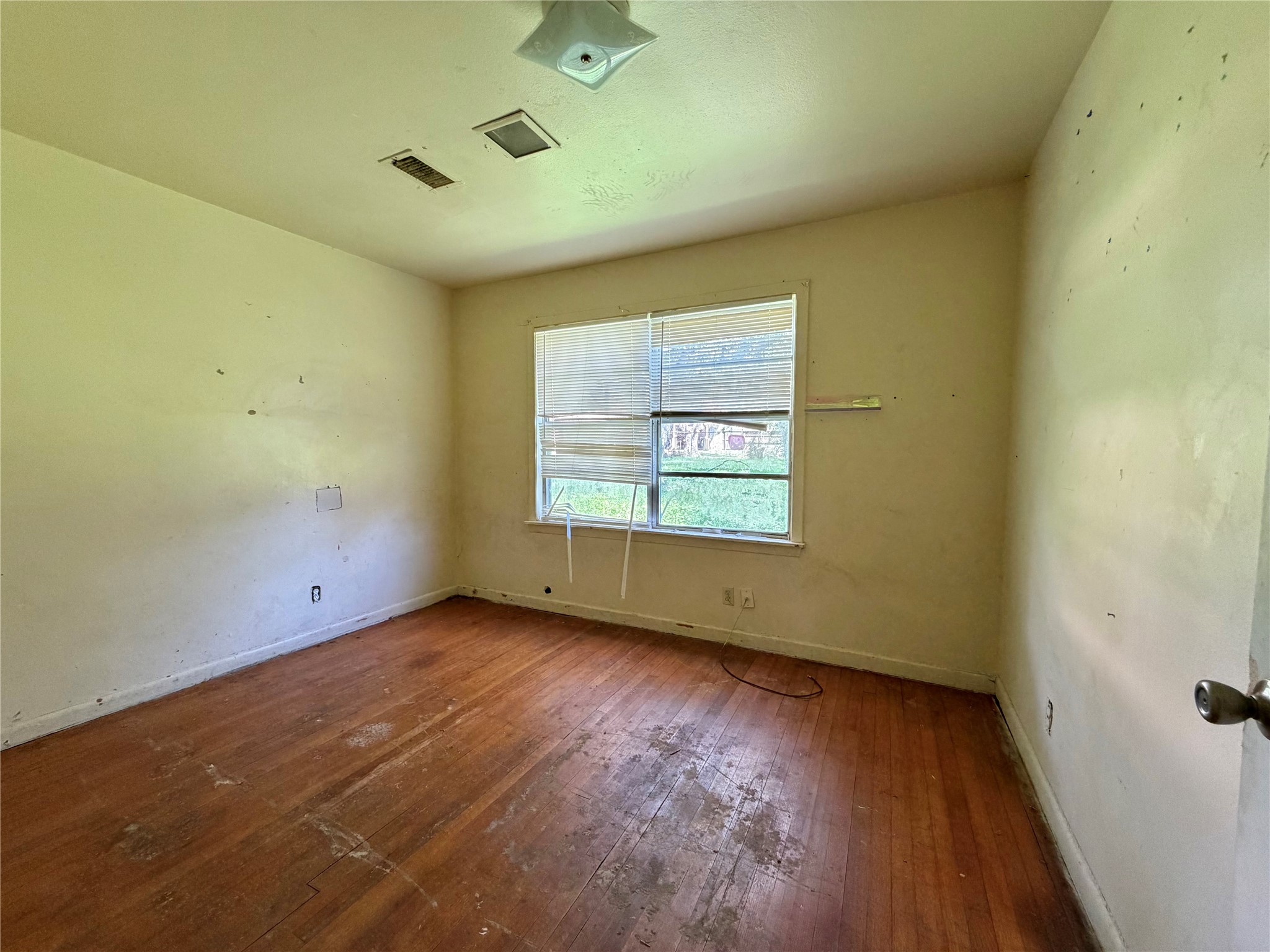 1818 W 11th Street Property Photo 10