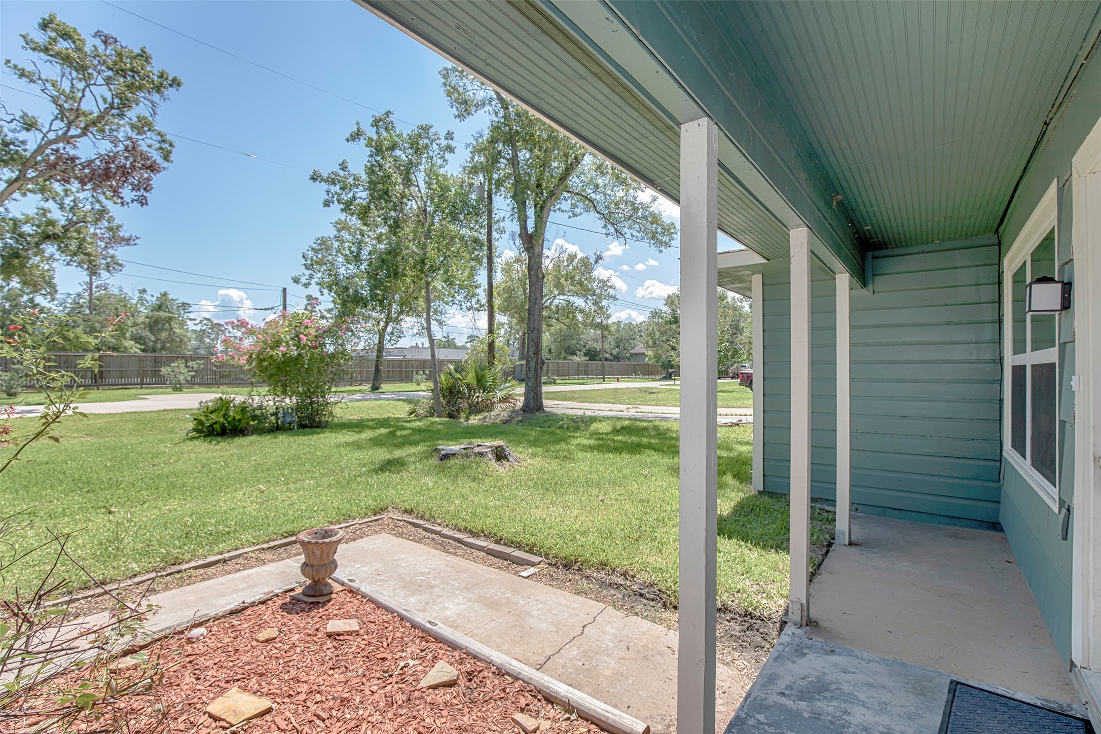 2113 Holly Drive Property Photo 3