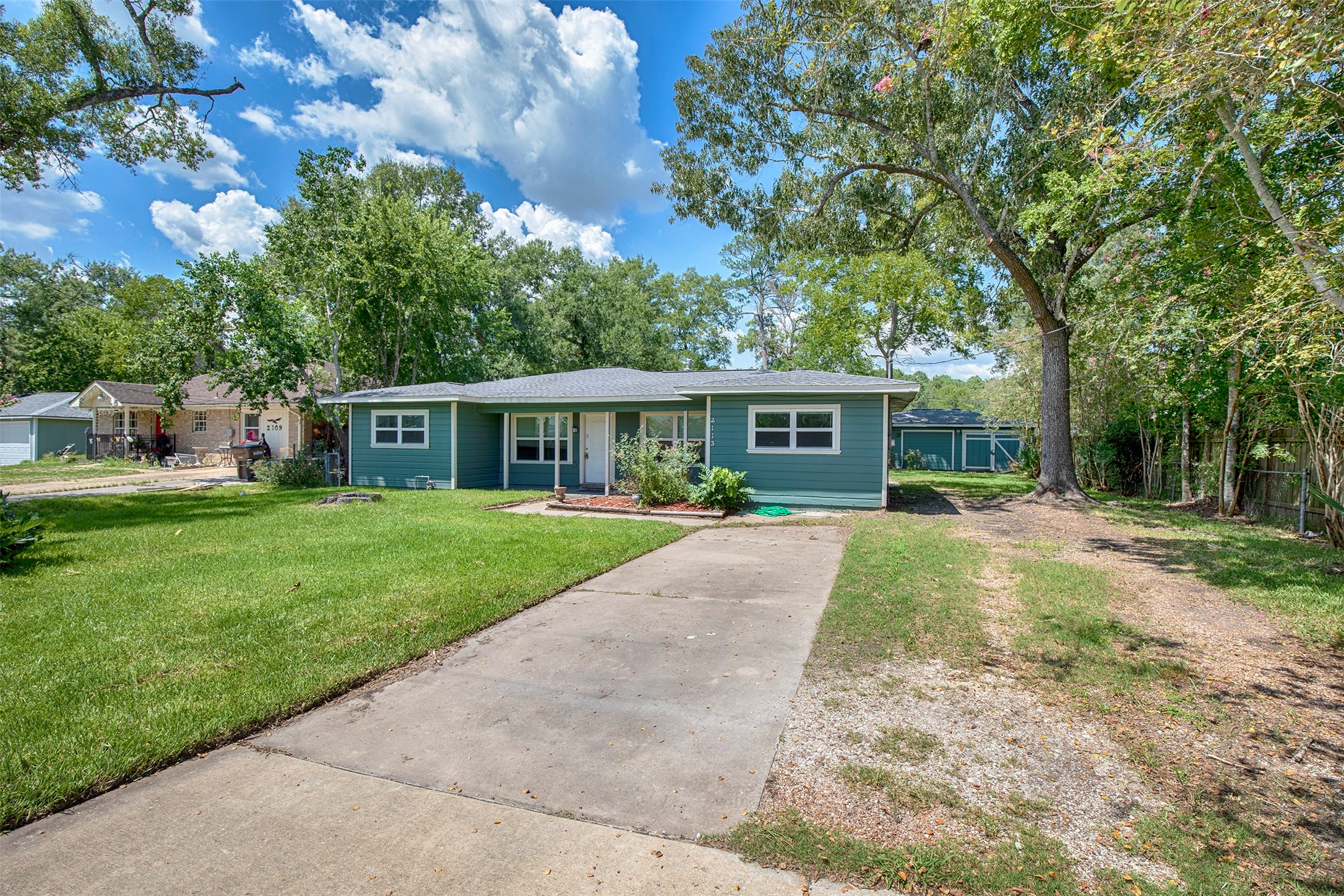 2113 Holly Drive Property Photo 4