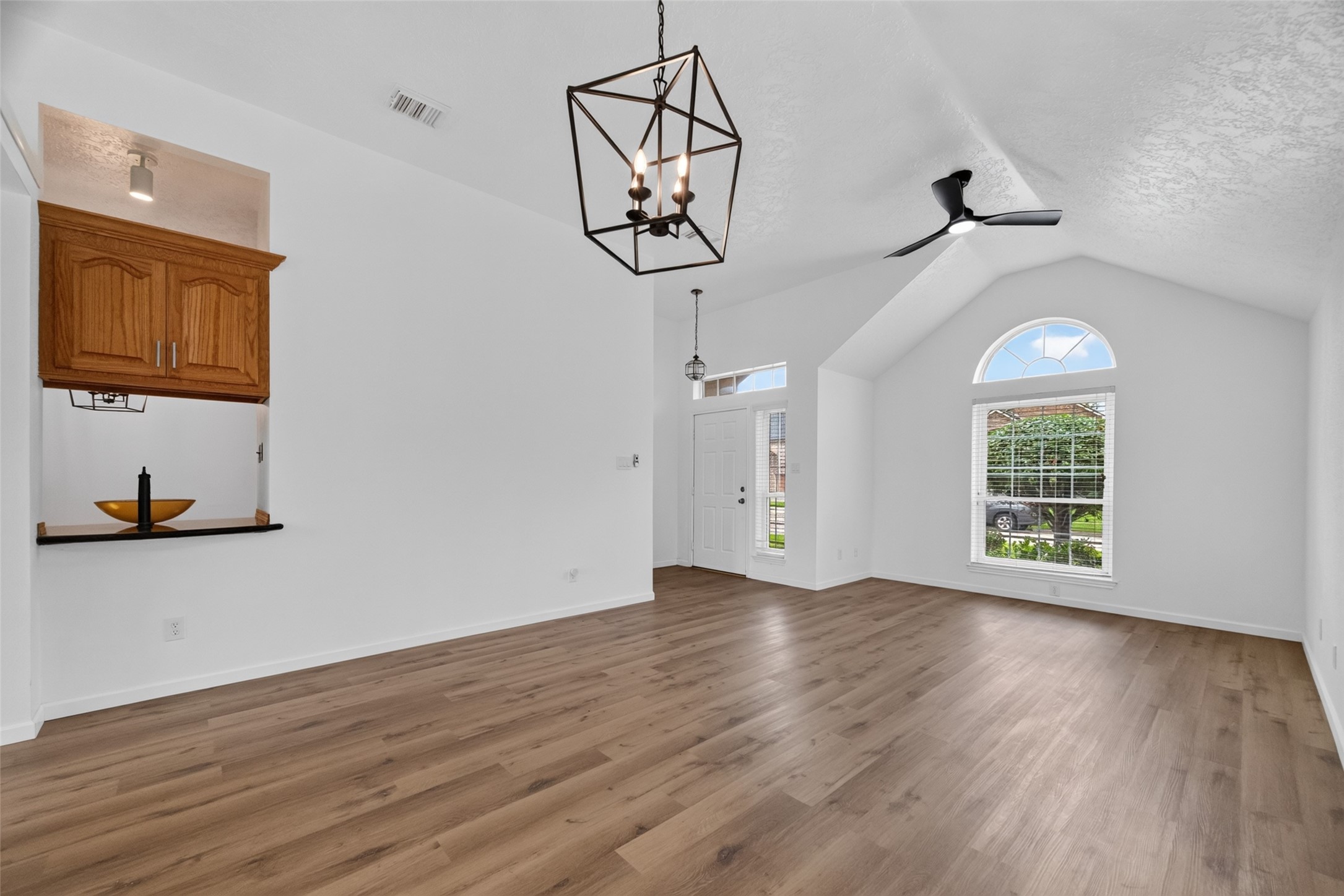 7403 Oak Walk Drive Property Photo 2