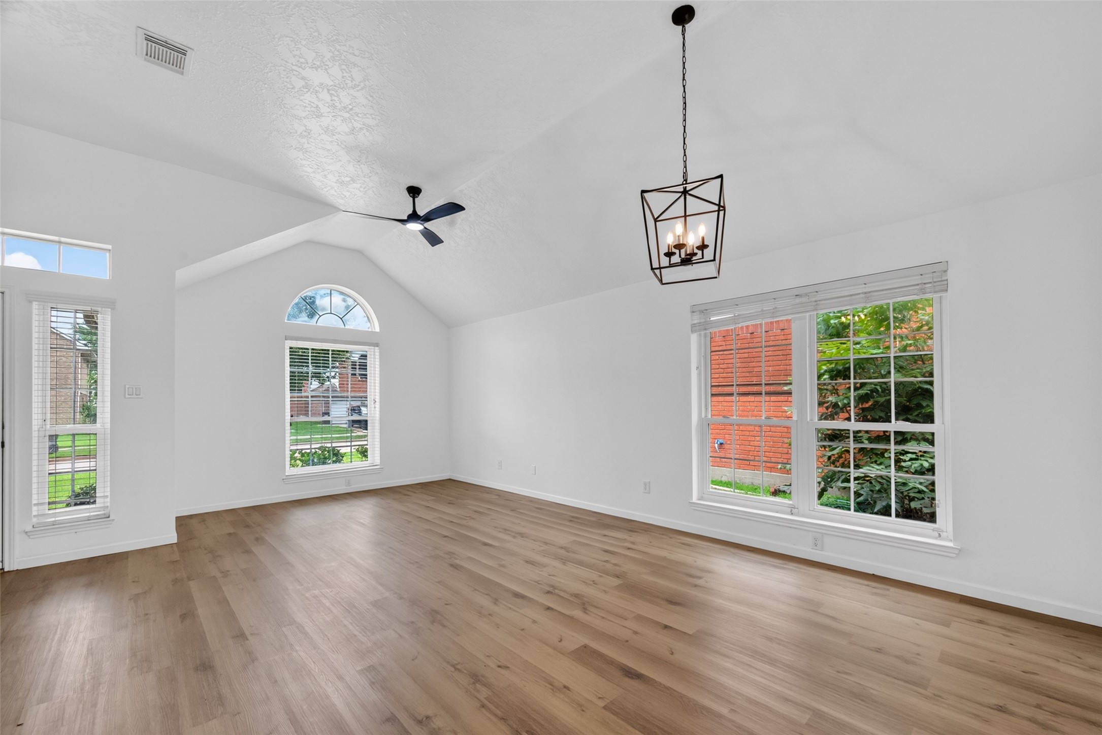 7403 Oak Walk Drive Property Photo 3