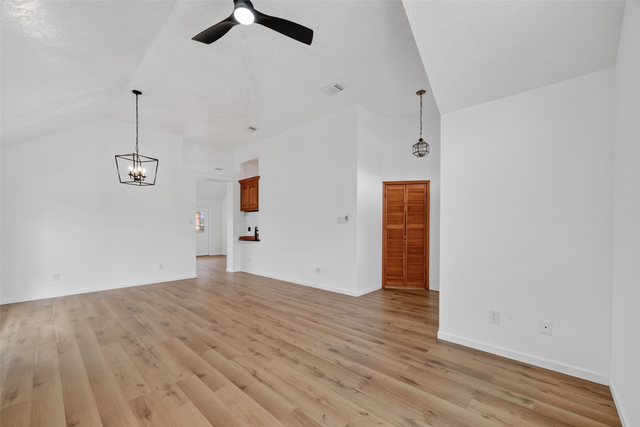 7403 Oak Walk Drive Property Photo 5
