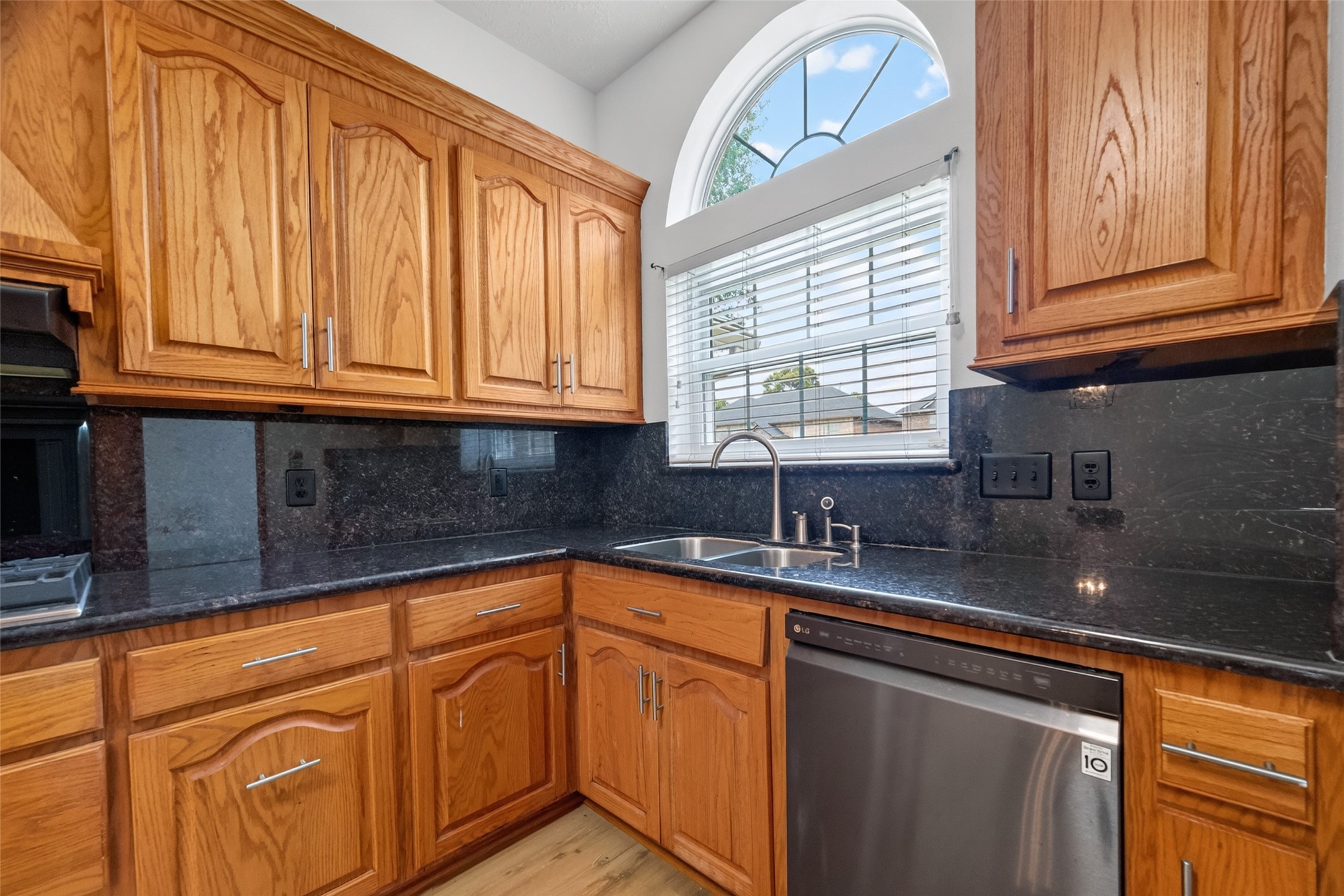 7403 Oak Walk Drive Property Photo 20
