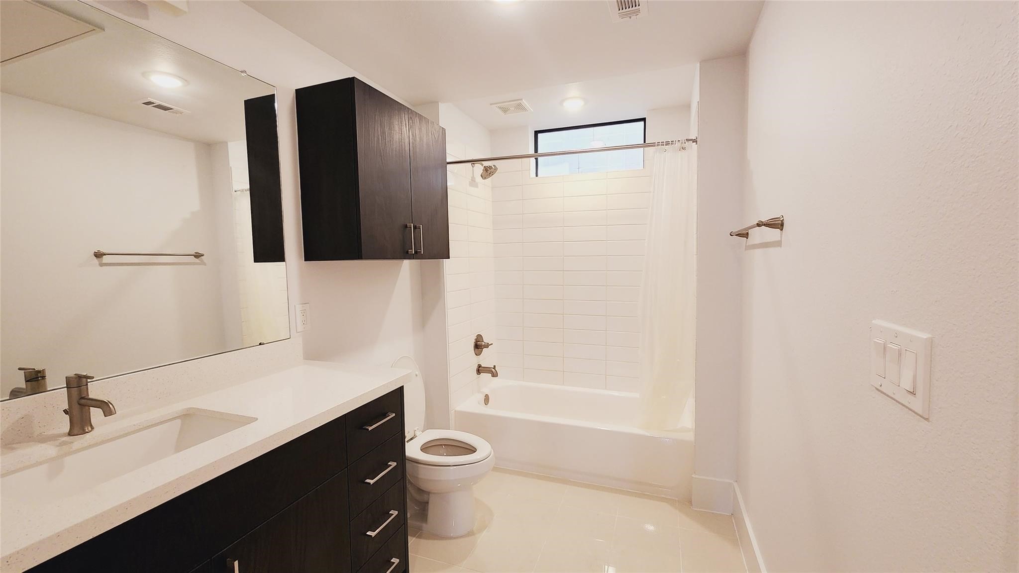 2401 Crawford Street B109 Property Photo 8