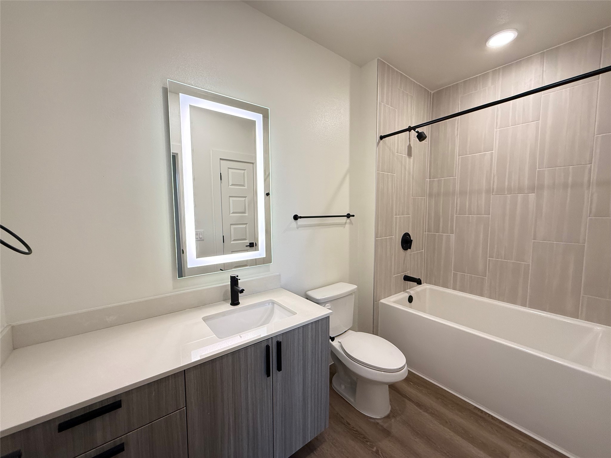 2520 Washington Ave B4 Property Photo 6