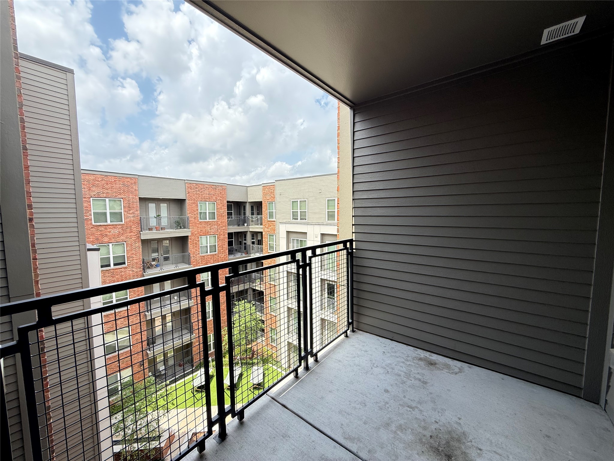 2520 Washington Ave B4 Property Photo 12