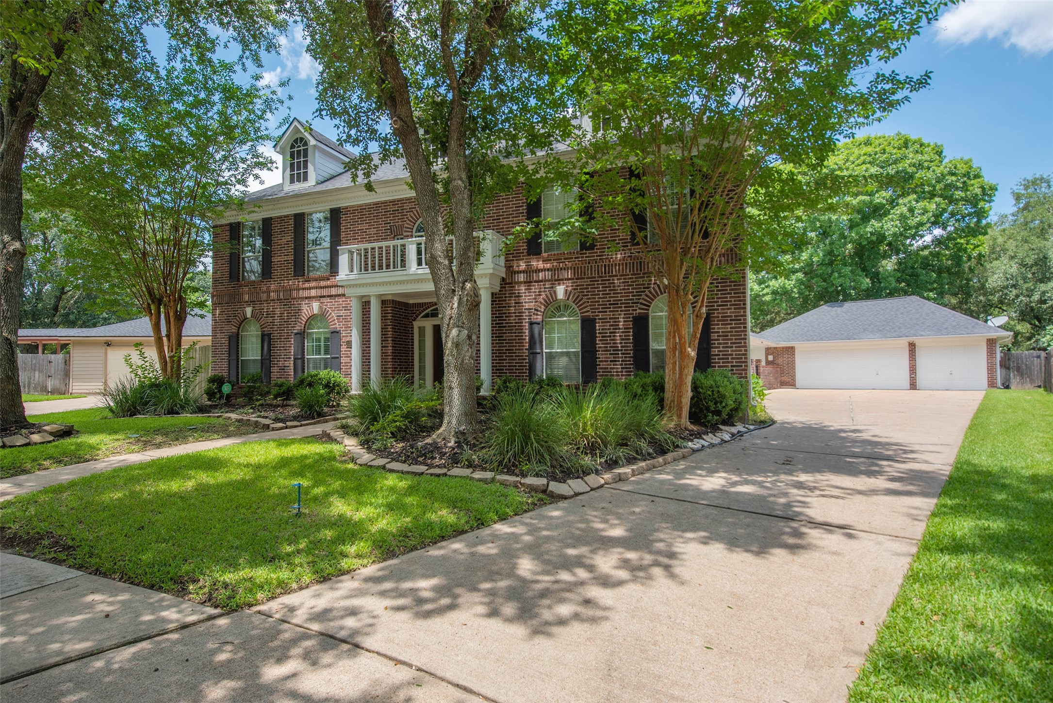 1303 Red Oak Court Property Photo 1