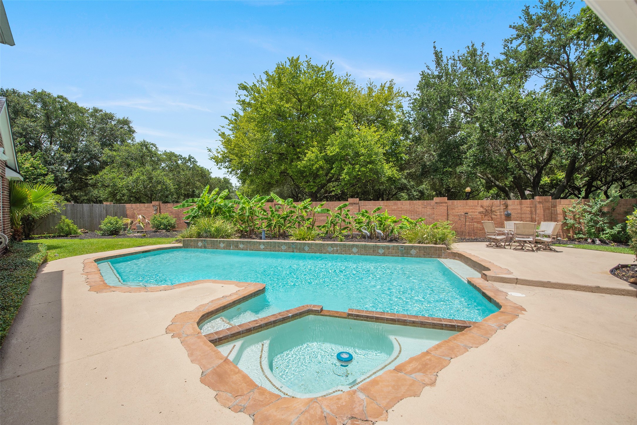 1303 Red Oak Court Property Photo 3